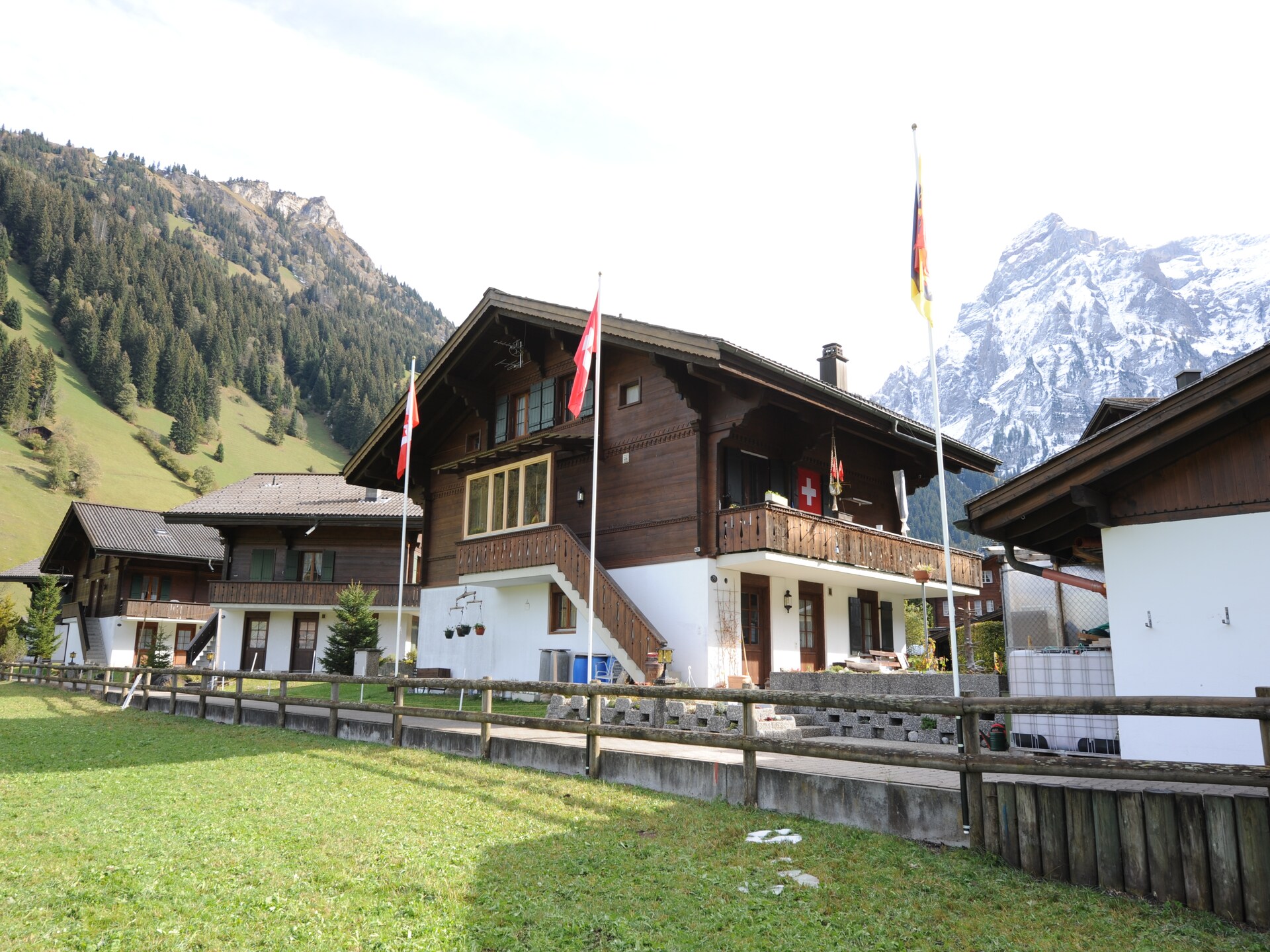Ruim appartement in Lenk met bergzicht, terras en BBQ voor 6 personen - foto 7
