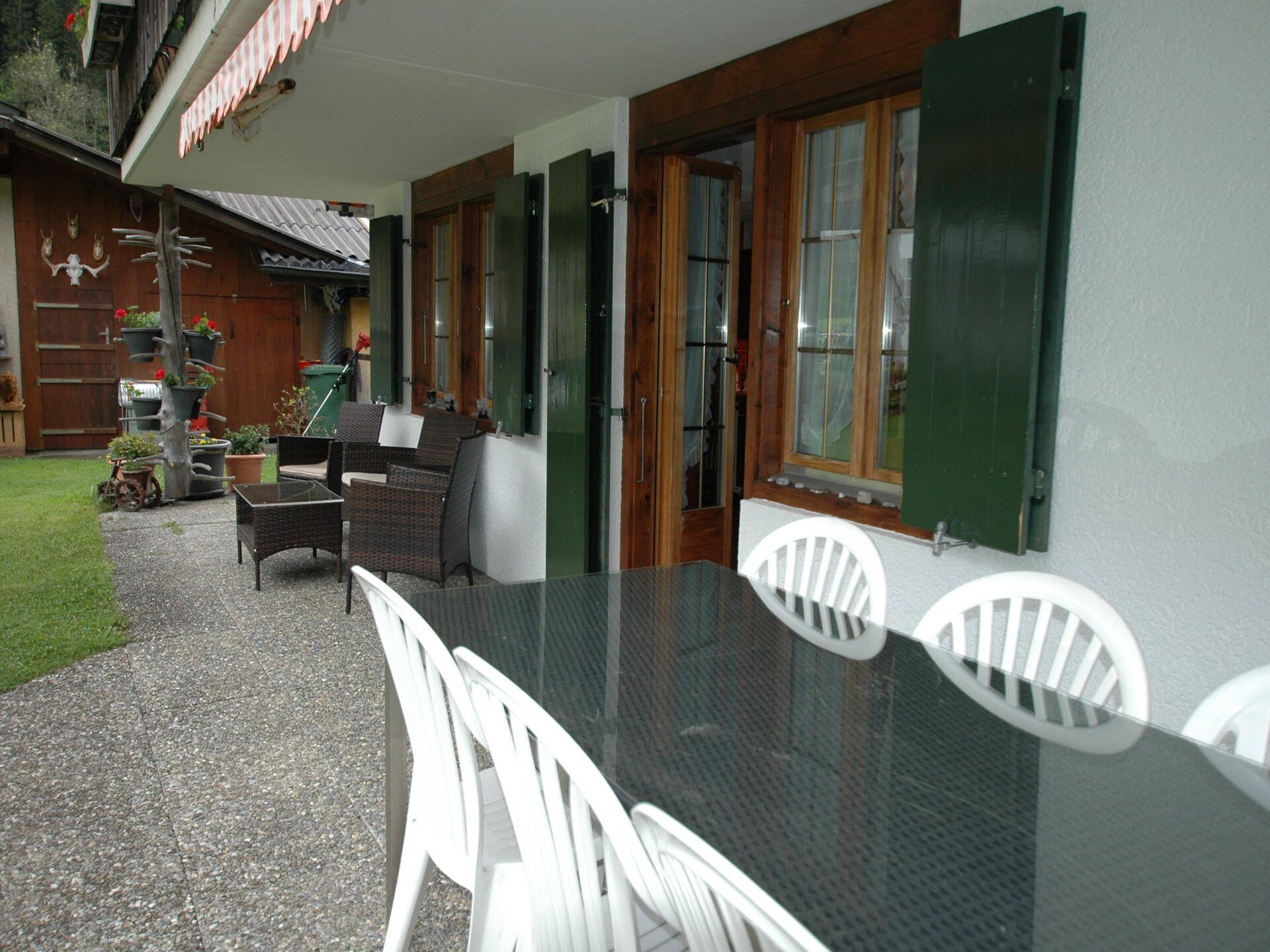 Ruim appartement in Lenk met bergzicht, terras en BBQ voor 6 personen - foto 17