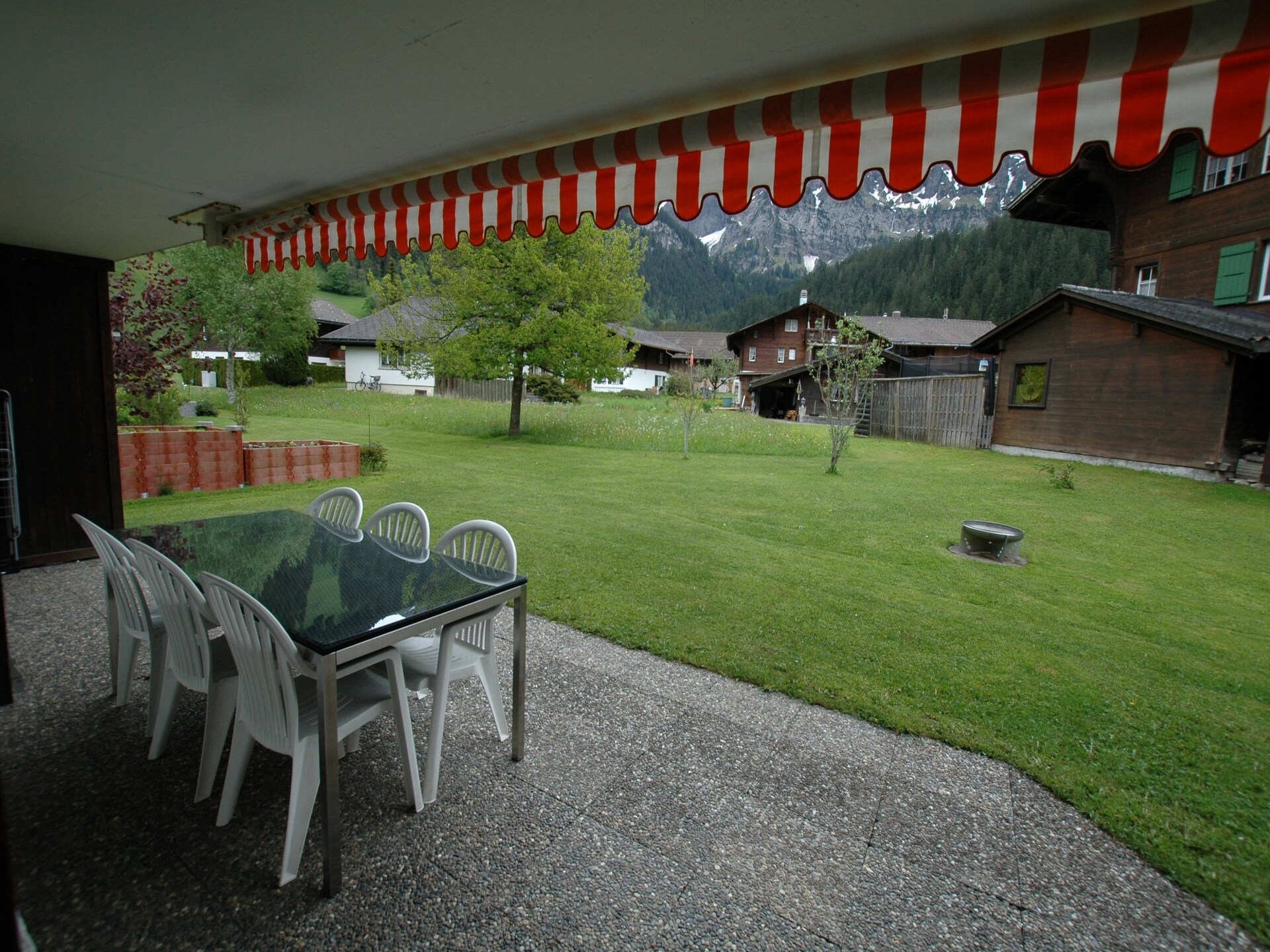 Ruim appartement in Lenk met bergzicht, terras en BBQ voor 6 personen - foto 5