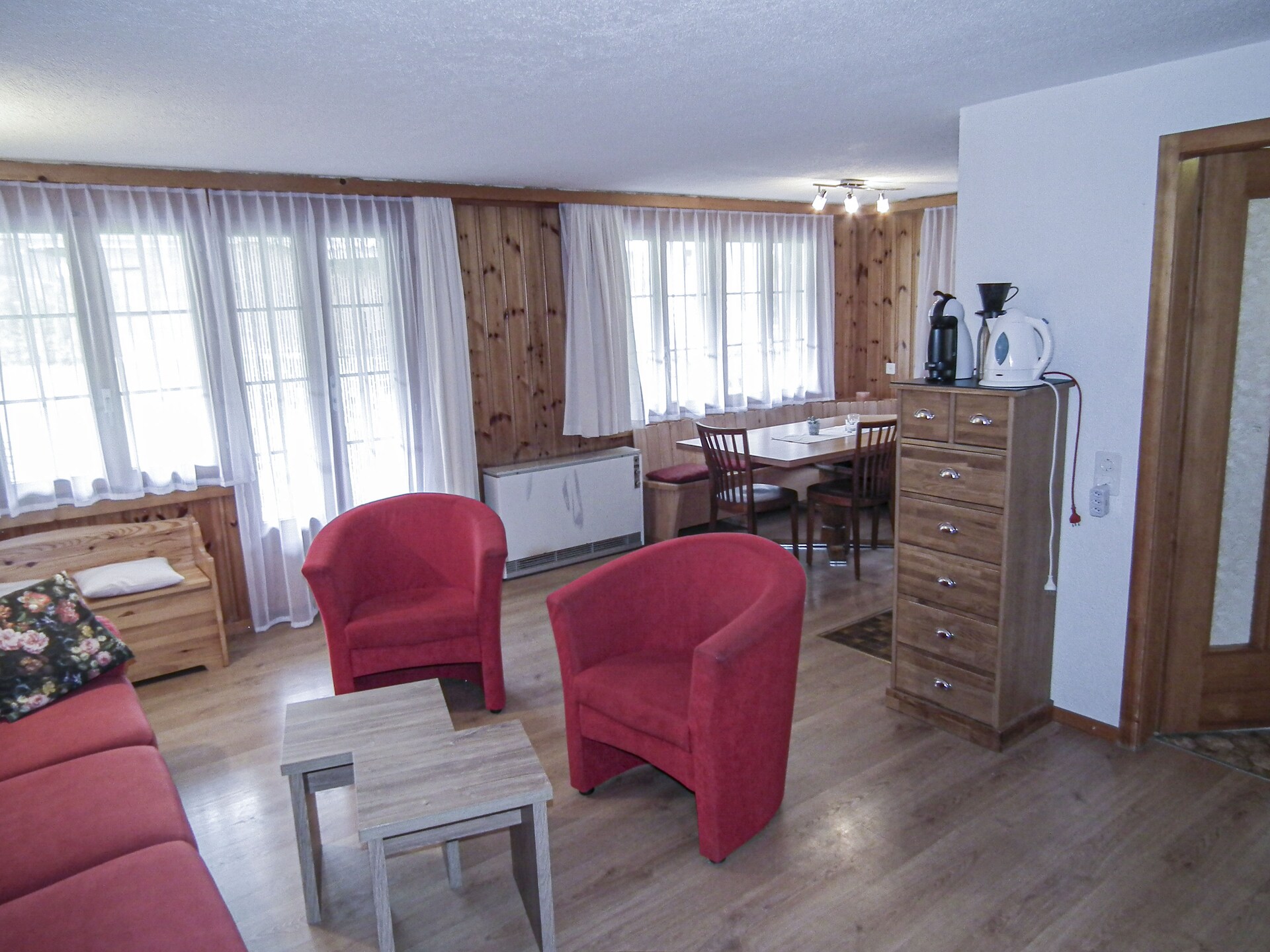 Ruim appartement in Lenk met bergzicht, terras en BBQ voor 6 personen - foto 9