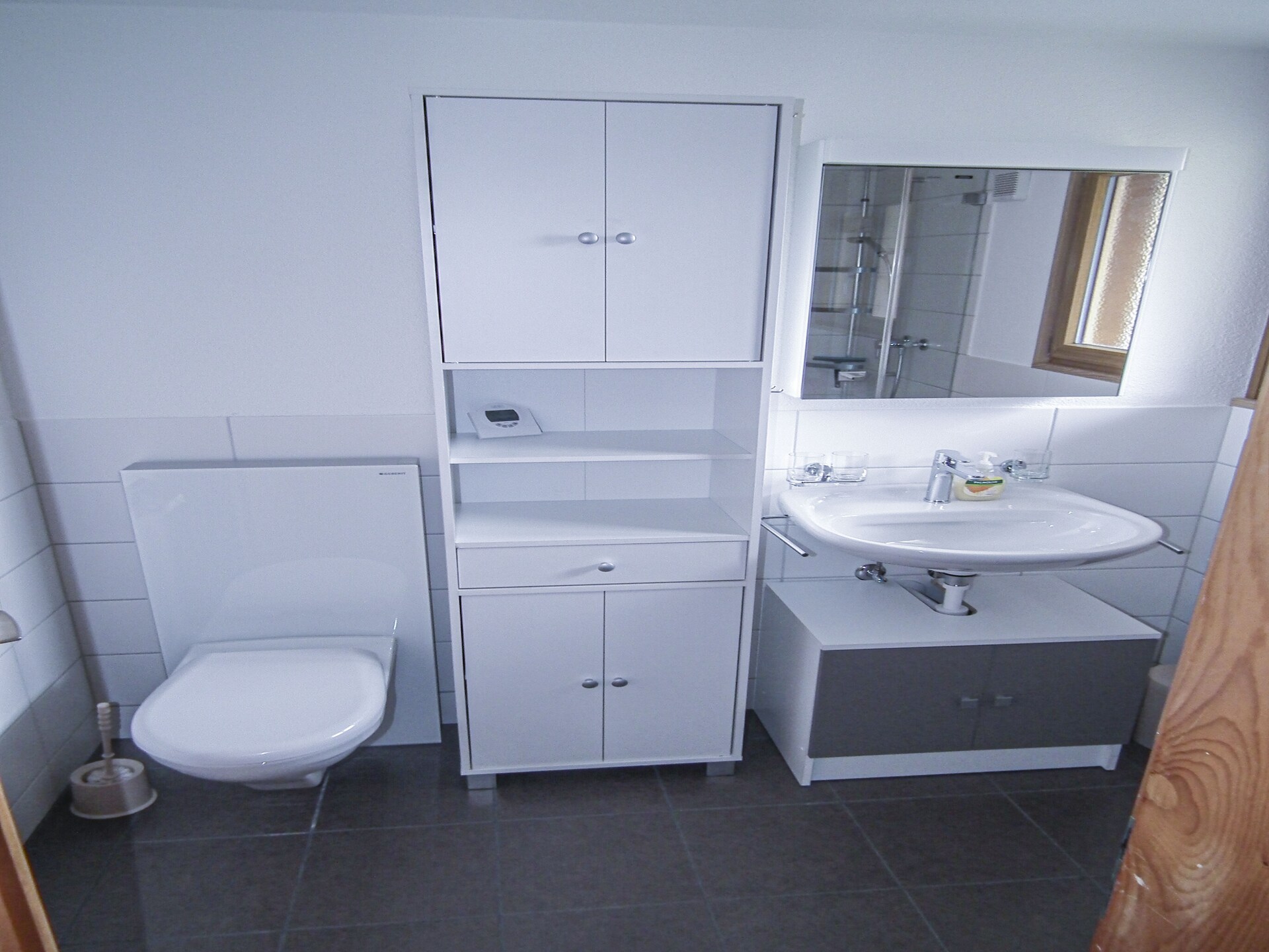 Ruim appartement in Lenk met bergzicht, terras en BBQ voor 6 personen - foto 14