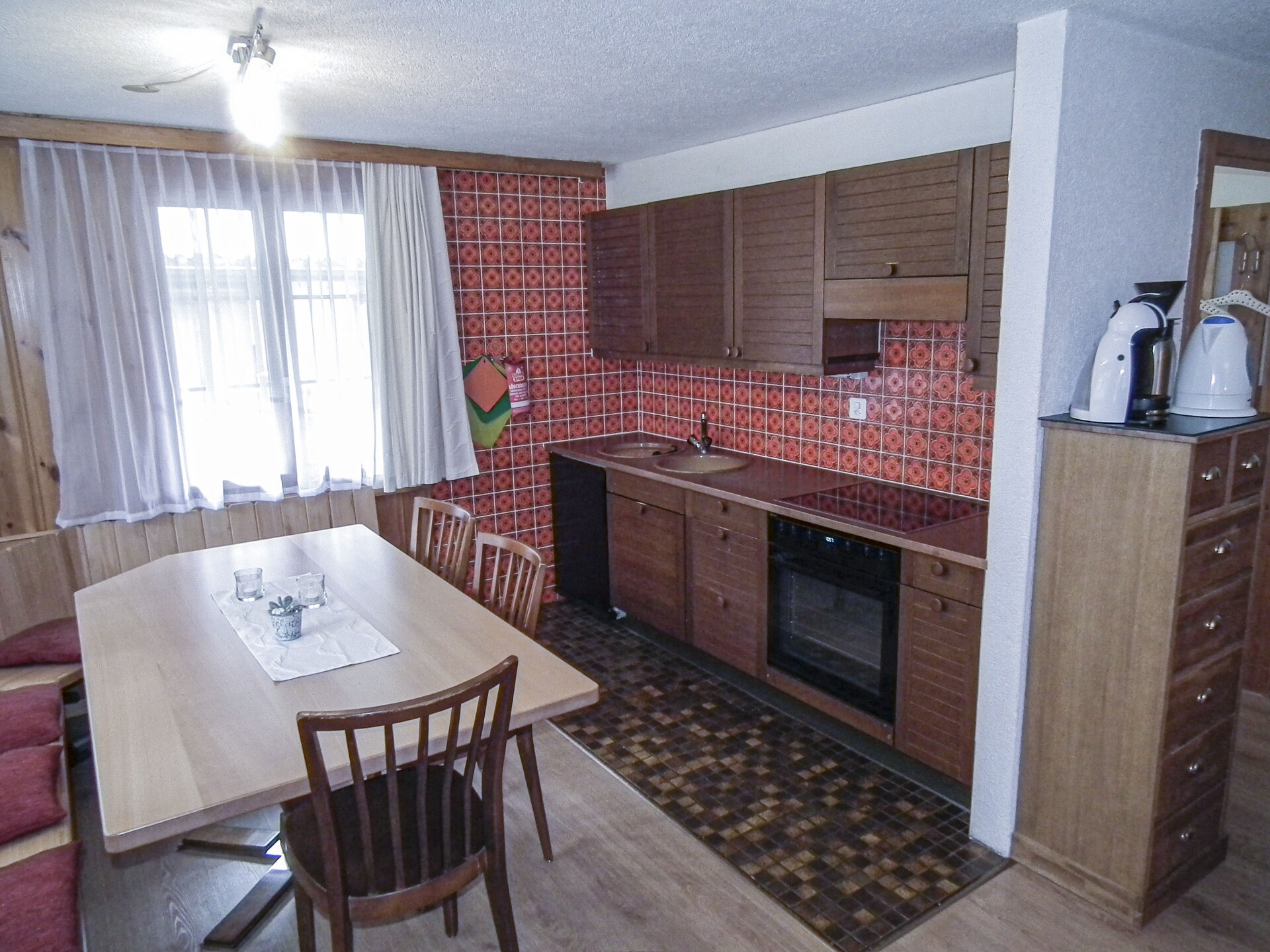 Ruim appartement in Lenk met bergzicht, terras en BBQ voor 6 personen - foto 4