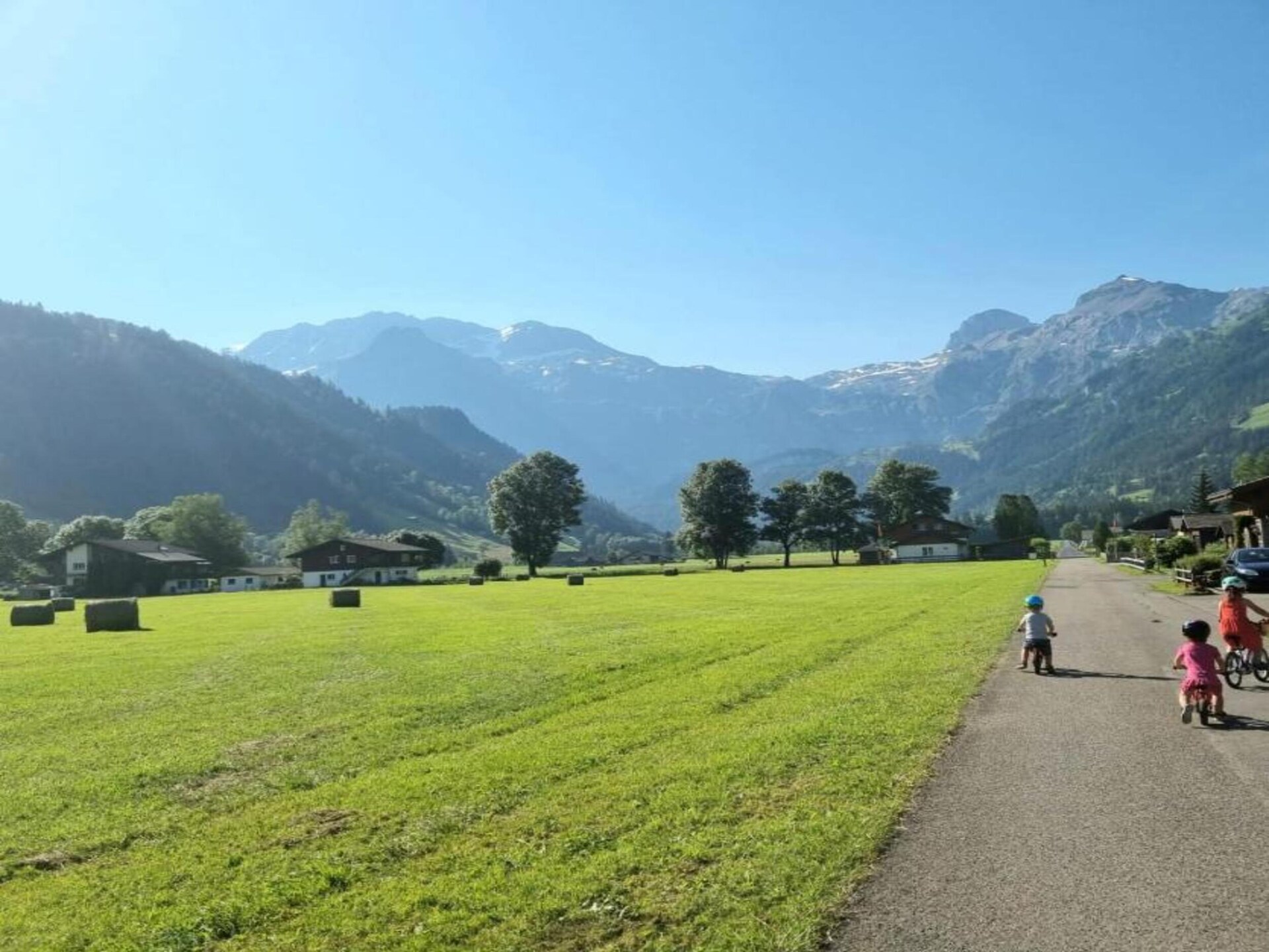 Ruim appartement in Lenk met bergzicht, terras en BBQ voor 6 personen - foto 35