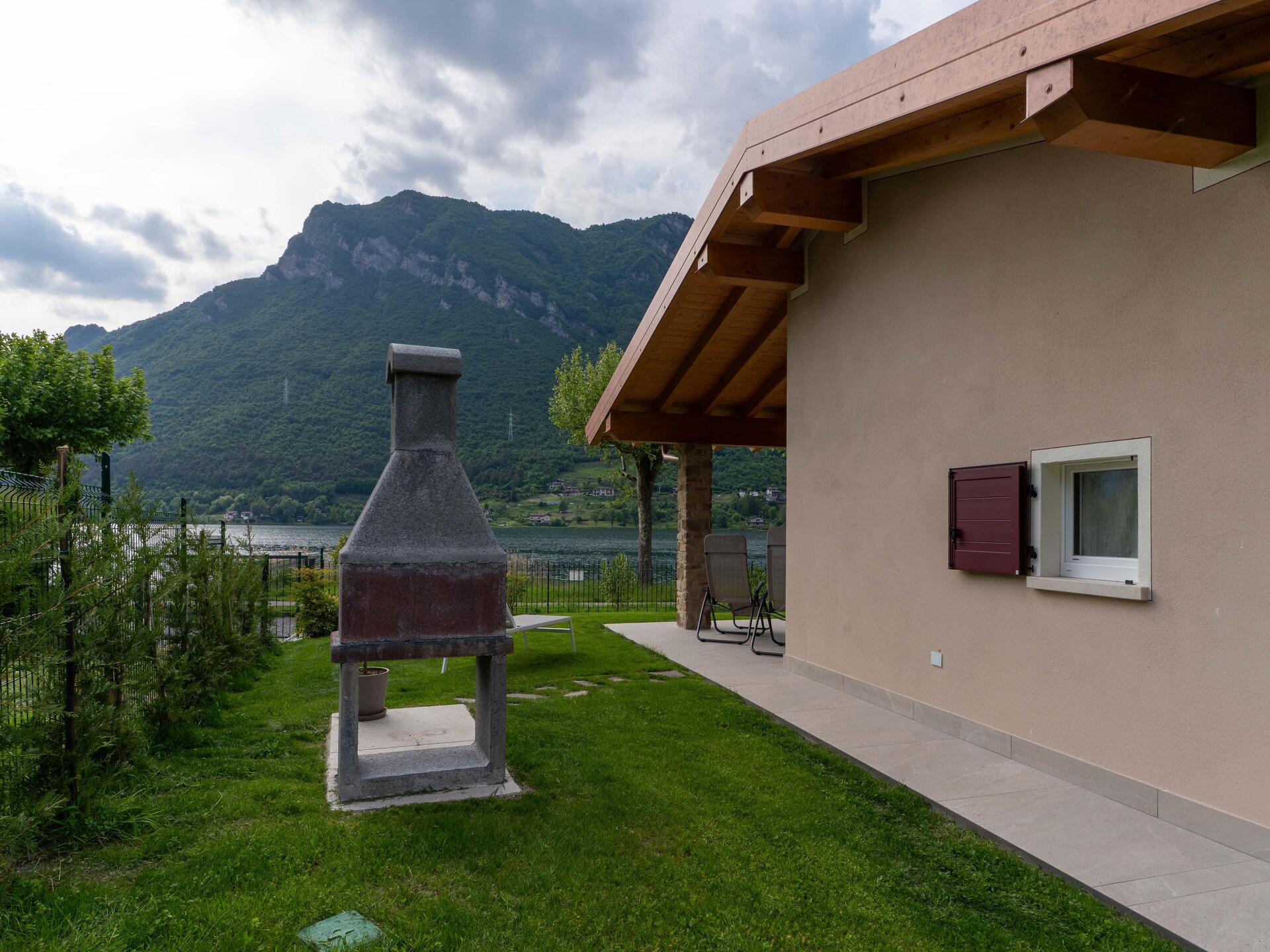 Vrijstaande villa aan het Idromeer met uitzicht op bergen en golfbaan - foto 24