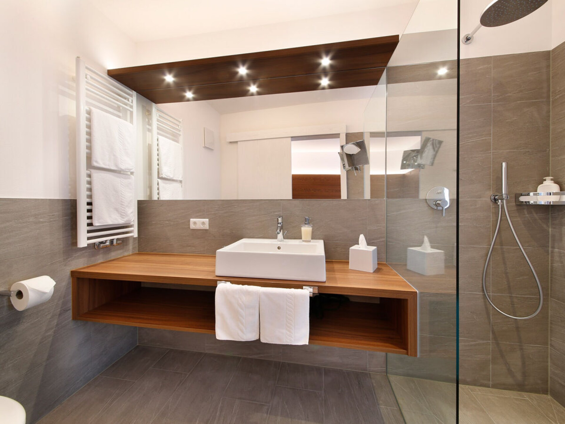 Ruim vakantiehuis met zwembad en sauna bij Dorf Tirol - foto 13