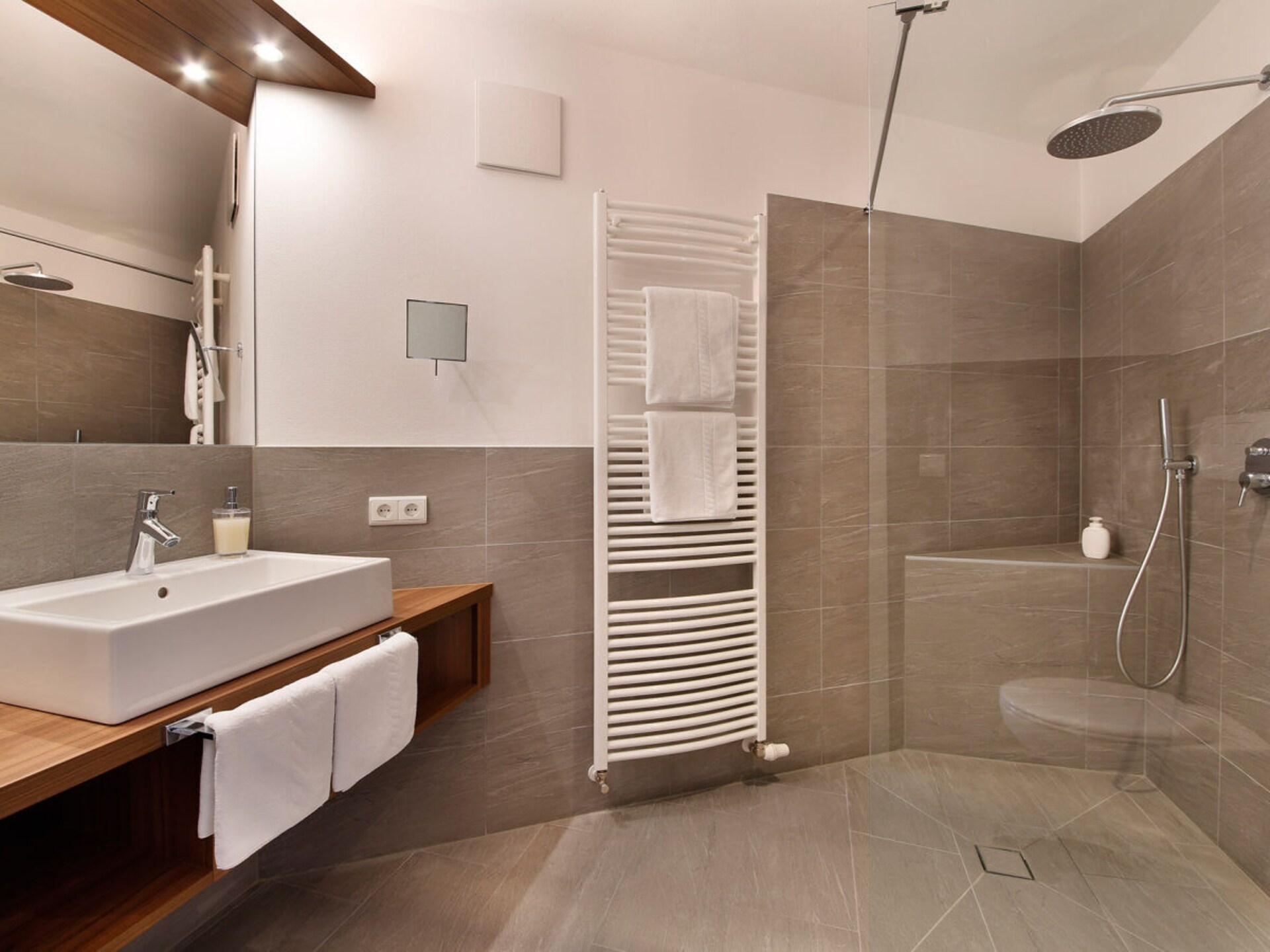 Ruim vakantiehuis met zwembad en sauna bij Dorf Tirol - foto 15