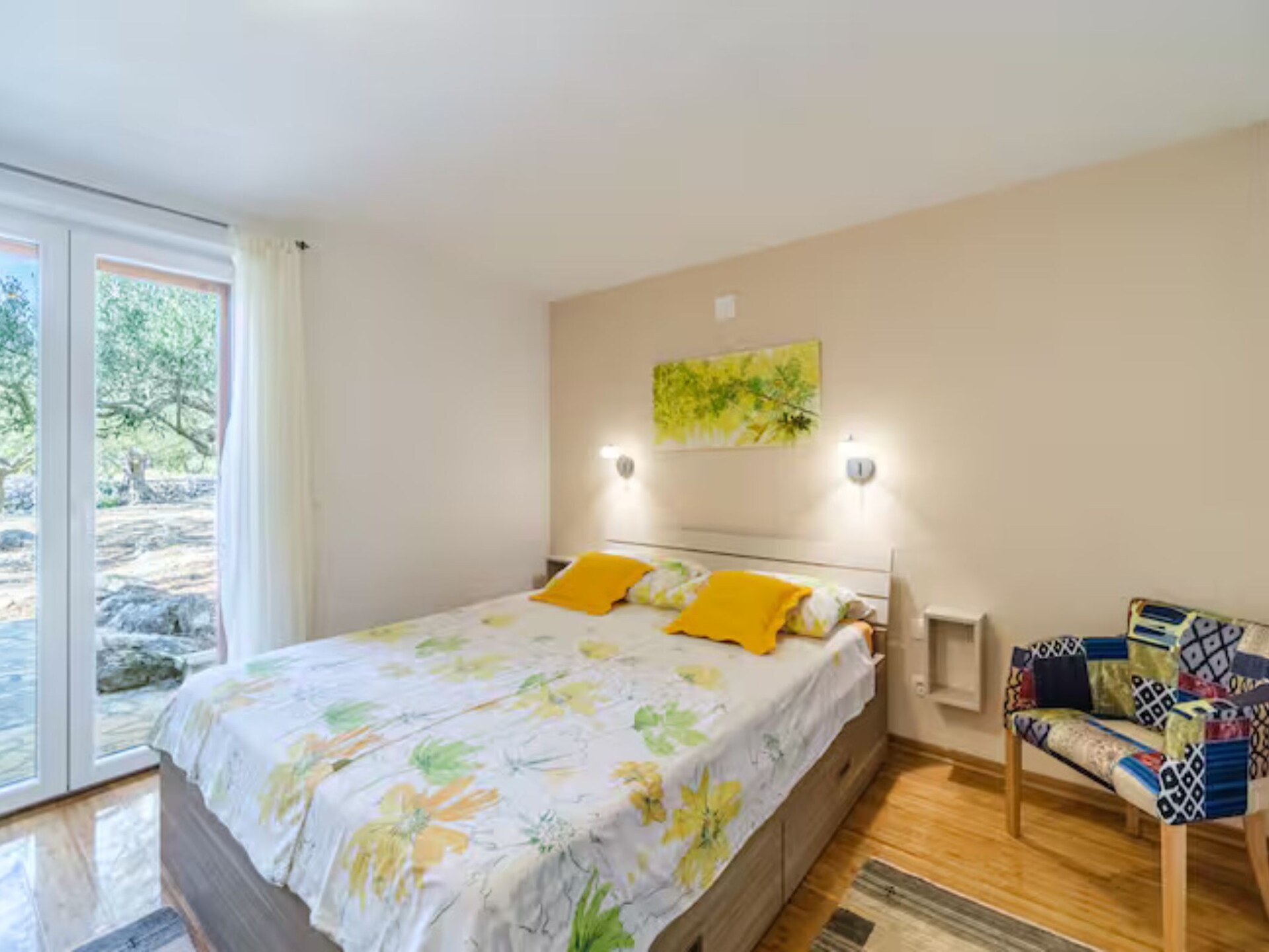 House of the Sun: Vrijstaand vakantiehuis met zwembad op Brač, 500m van strand - foto 9