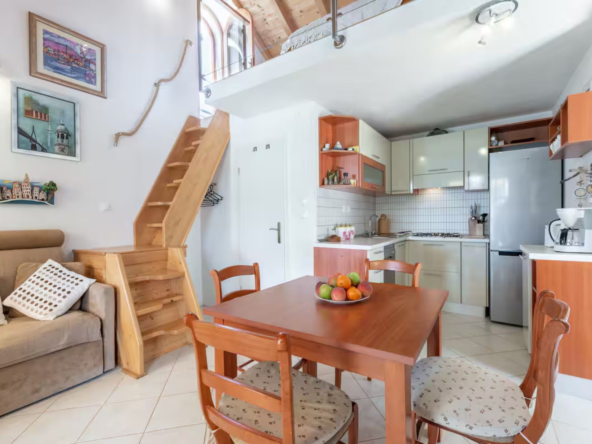 House of the Sun: Vrijstaand vakantiehuis met zwembad op Brač, 500m van strand - foto 7