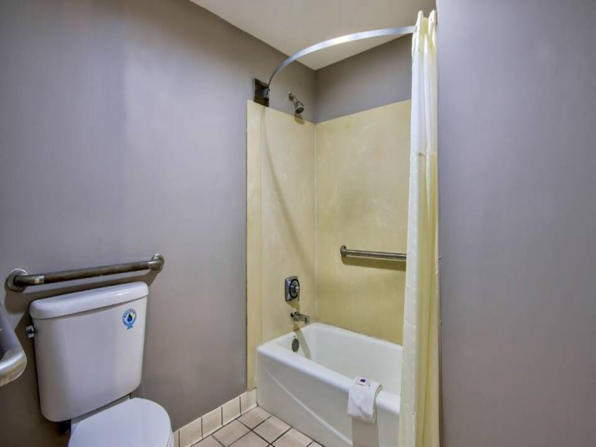 Comfortabele 2-Queen Bed Kamer met WiFi nabij Louisville - foto 16