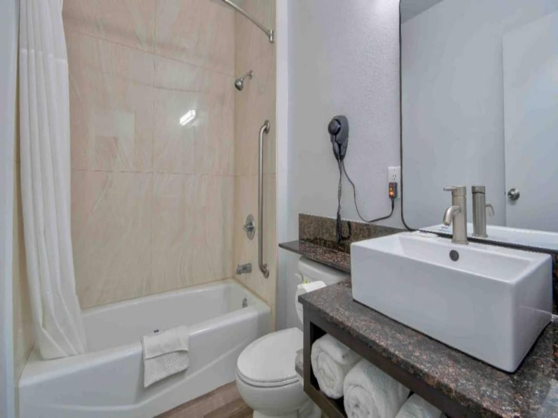 Rustiek appartement in San Bernardino met 2 queensize bedden - foto 14