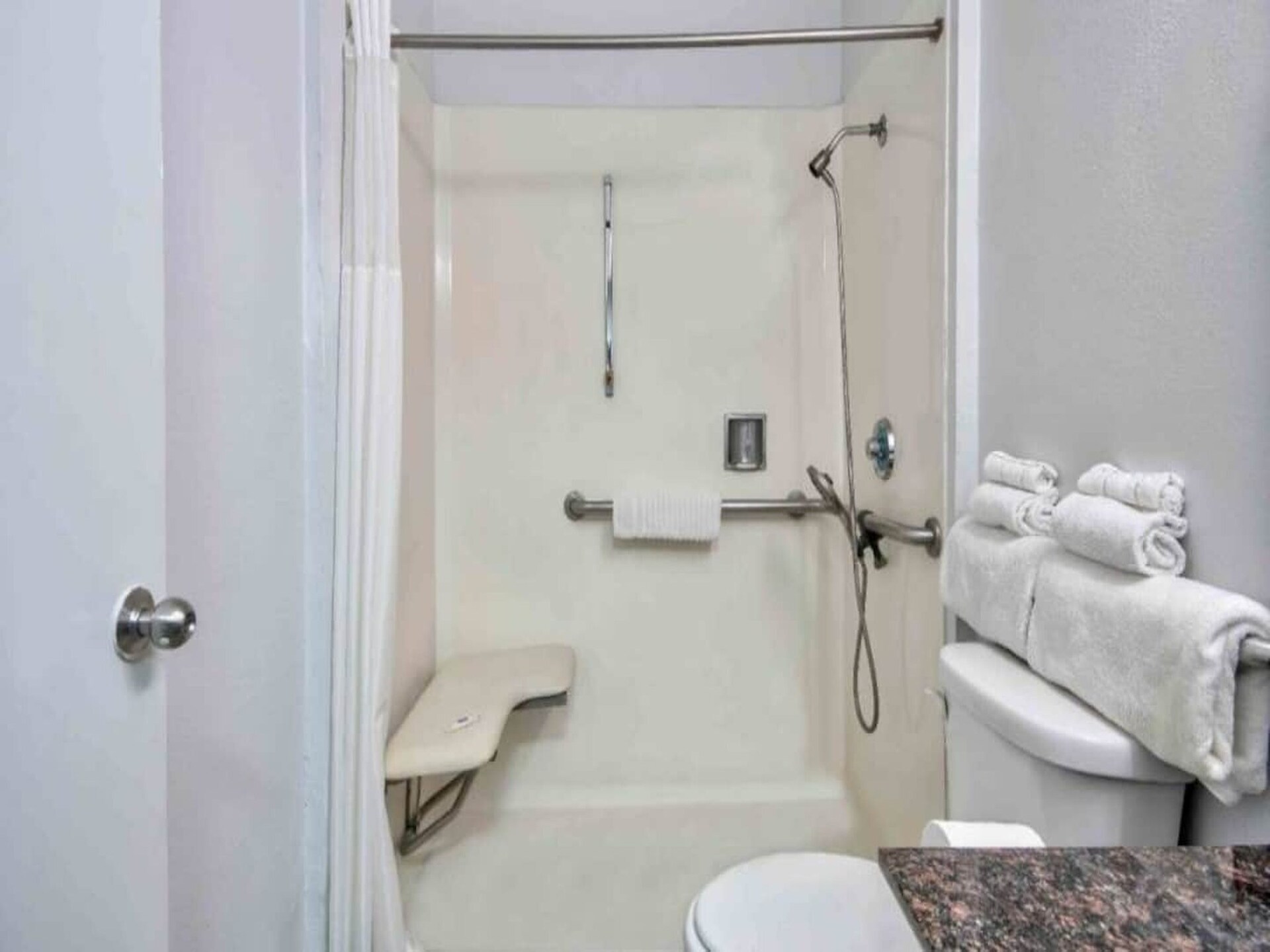 Rustiek appartement in San Bernardino met 2 queensize bedden - foto 15