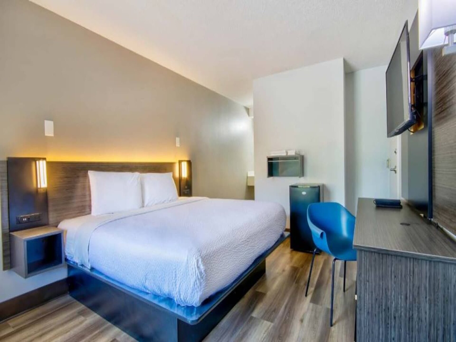 Knusse hotelkamer in Jeffersonville met kingsize bed, ideaal voor twee - foto 6