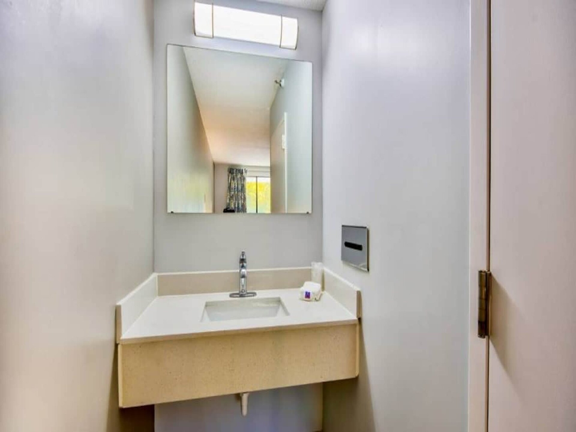 Knusse hotelkamer in Jeffersonville met kingsize bed, ideaal voor twee - foto 15
