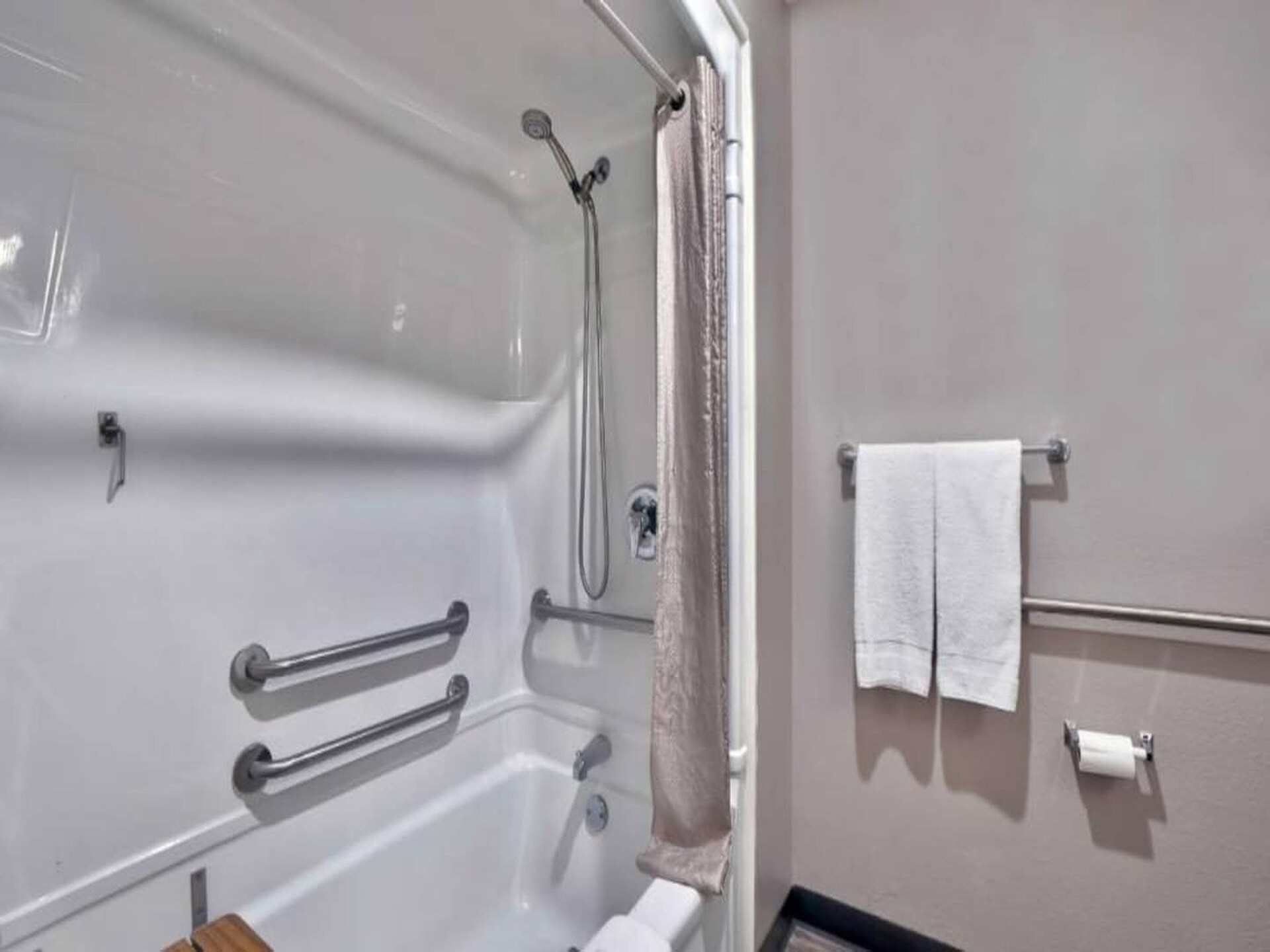 Toegankelijk appartement met kingsize bed in Benbrook – rookvrij - foto 14