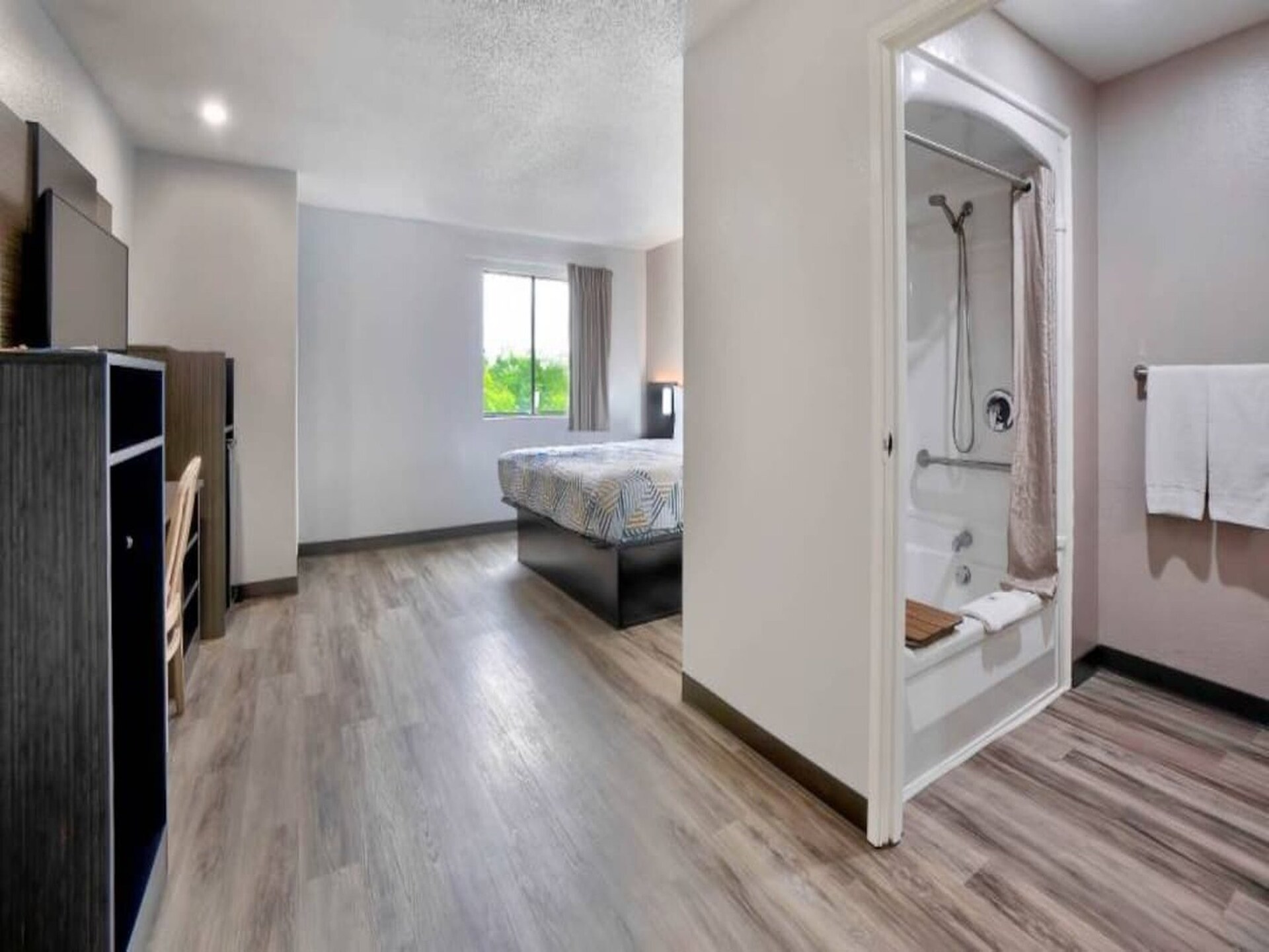 Toegankelijk appartement met kingsize bed in Benbrook – rookvrij - foto 6