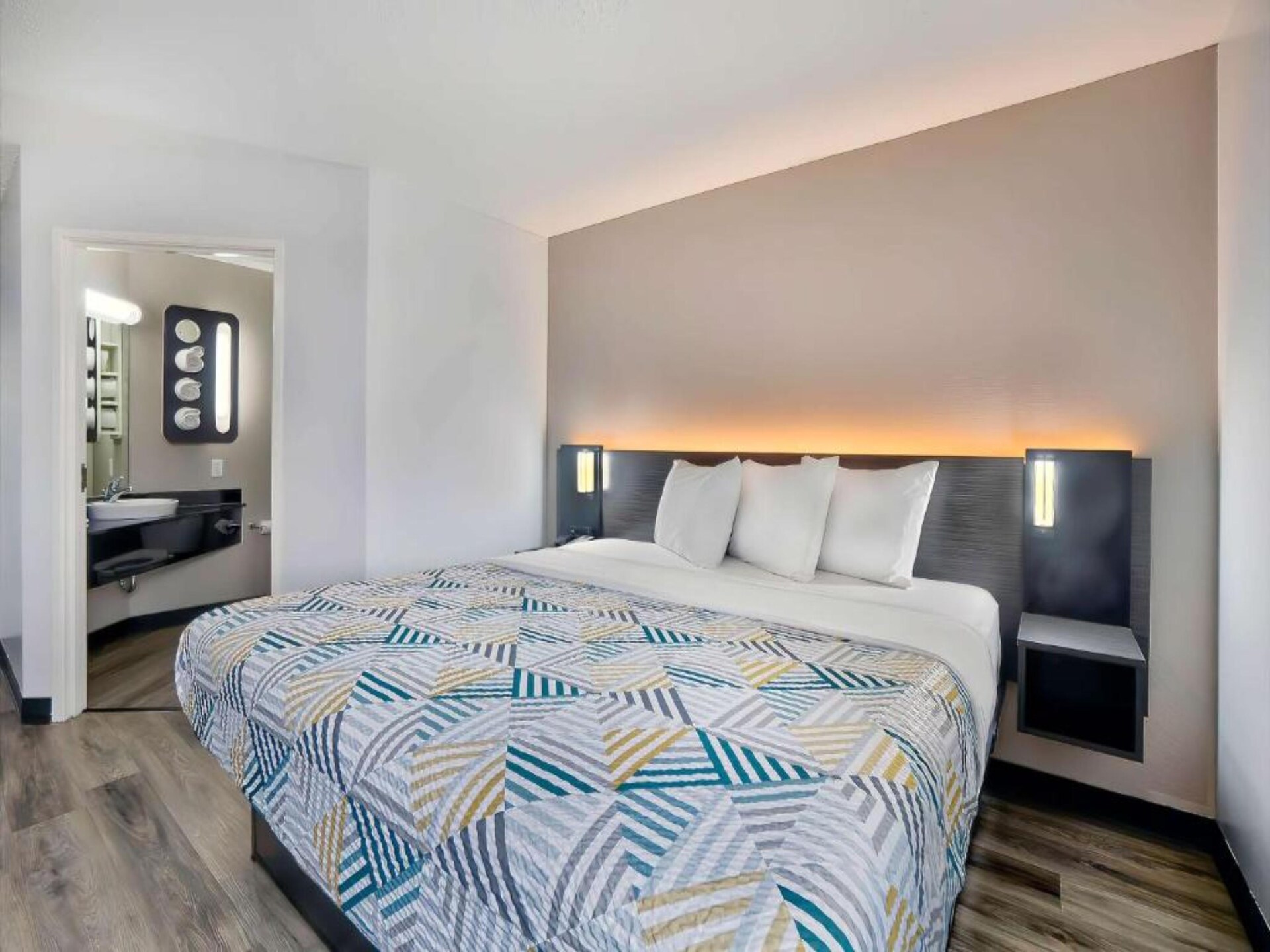 Toegankelijk appartement met kingsize bed in Benbrook – rookvrij - foto 8