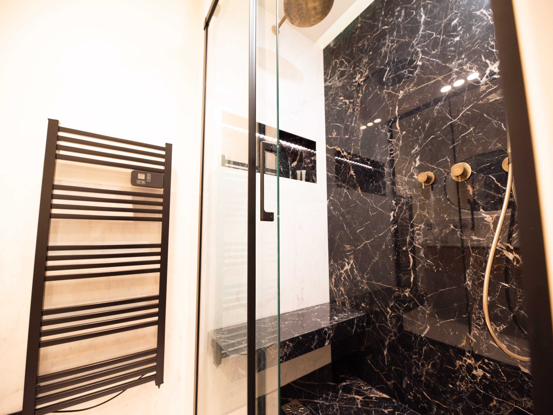 Modern Scandinavisch appartement in 9e arrondissement, vlakbij metro - foto 5