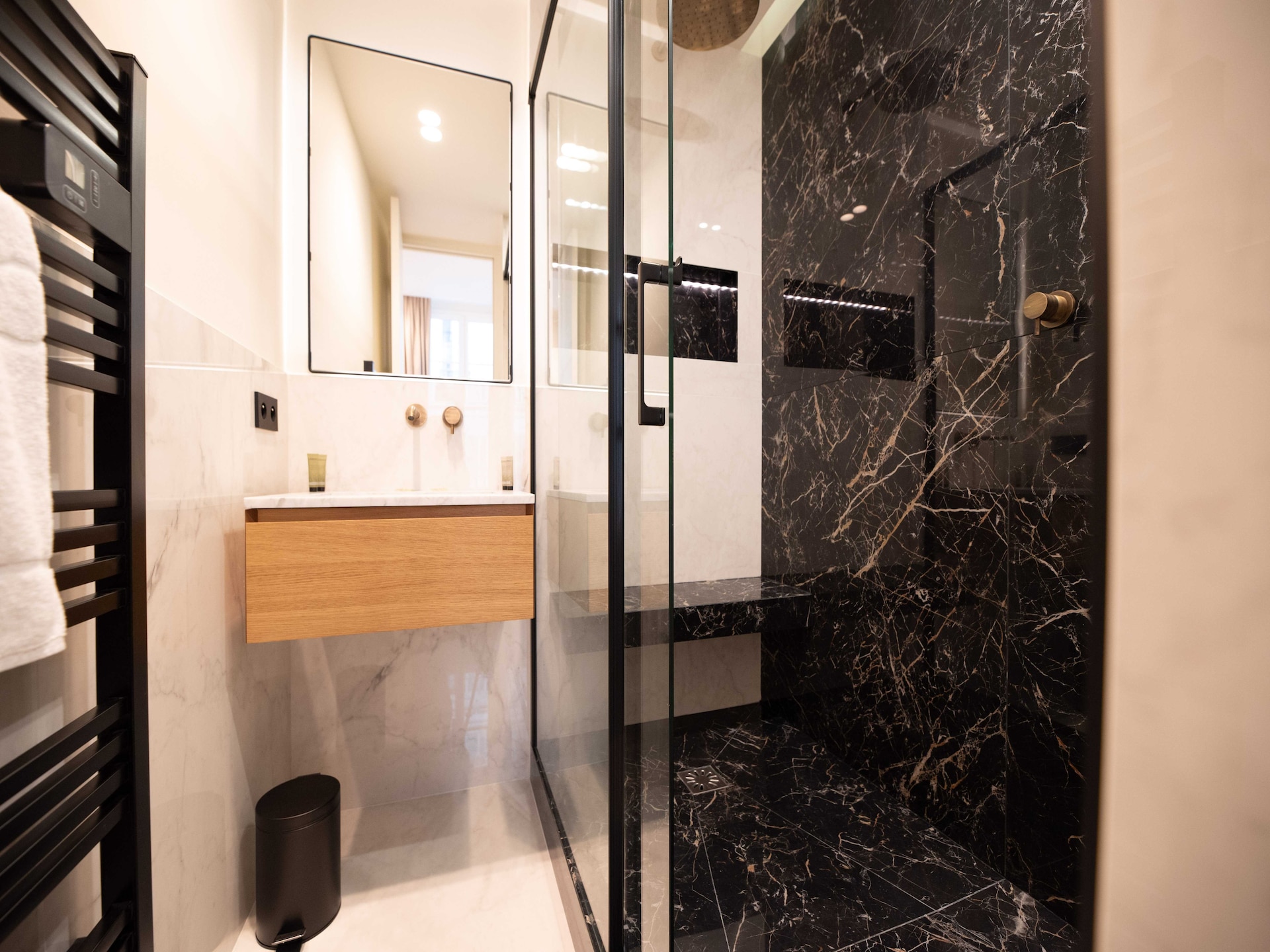 Modern Scandinavisch appartement in 9e arrondissement, vlakbij metro - foto 16
