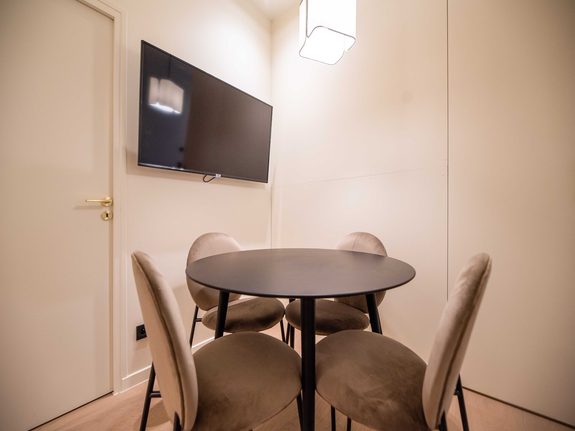 Modern appartement met Scandinavisch design in het bruisende 9e arrondissement van Parijs - foto 2