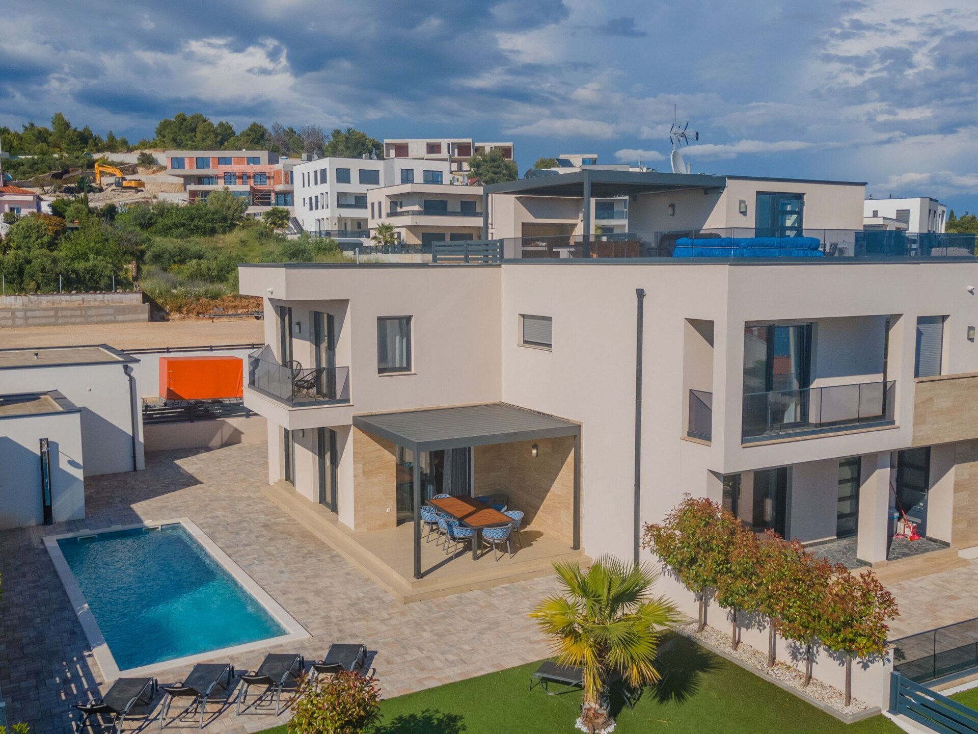 Luxe vier-slaapkamer villa met privézwembad in Vodice, vlakbij zee - foto 40