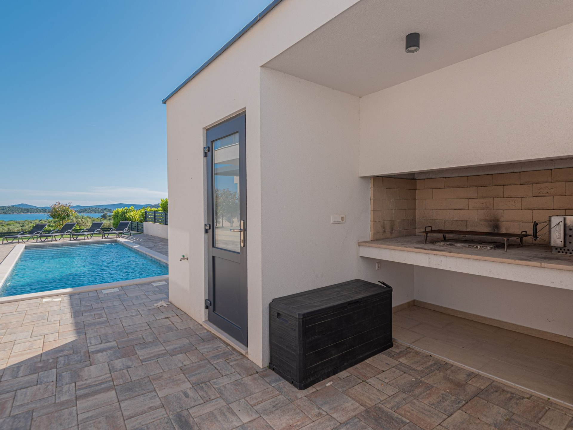 Luxe vier-slaapkamer villa met privézwembad in Vodice, vlakbij zee - foto 37