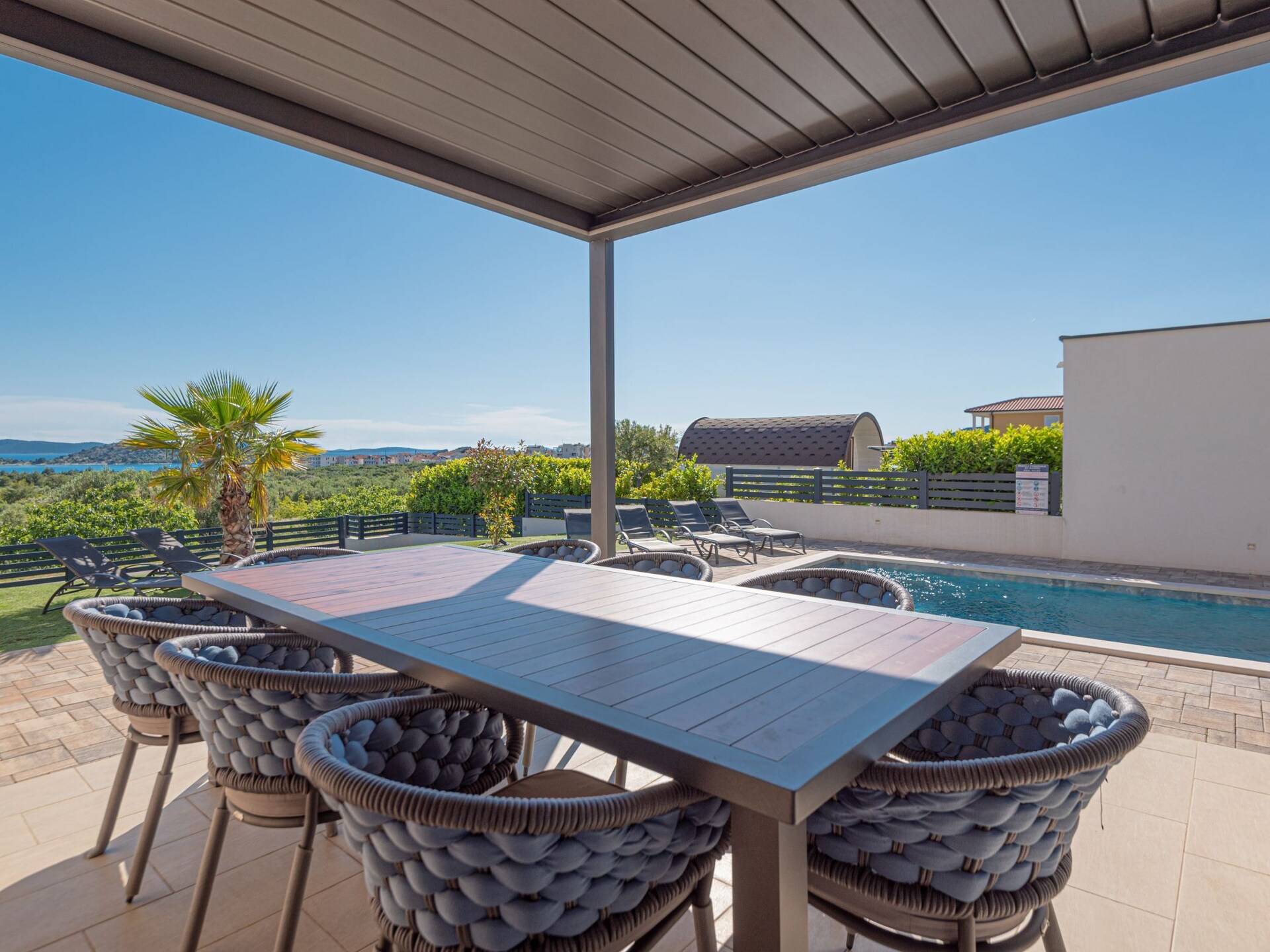 Luxe vier-slaapkamer villa met privézwembad in Vodice, vlakbij zee - foto 41
