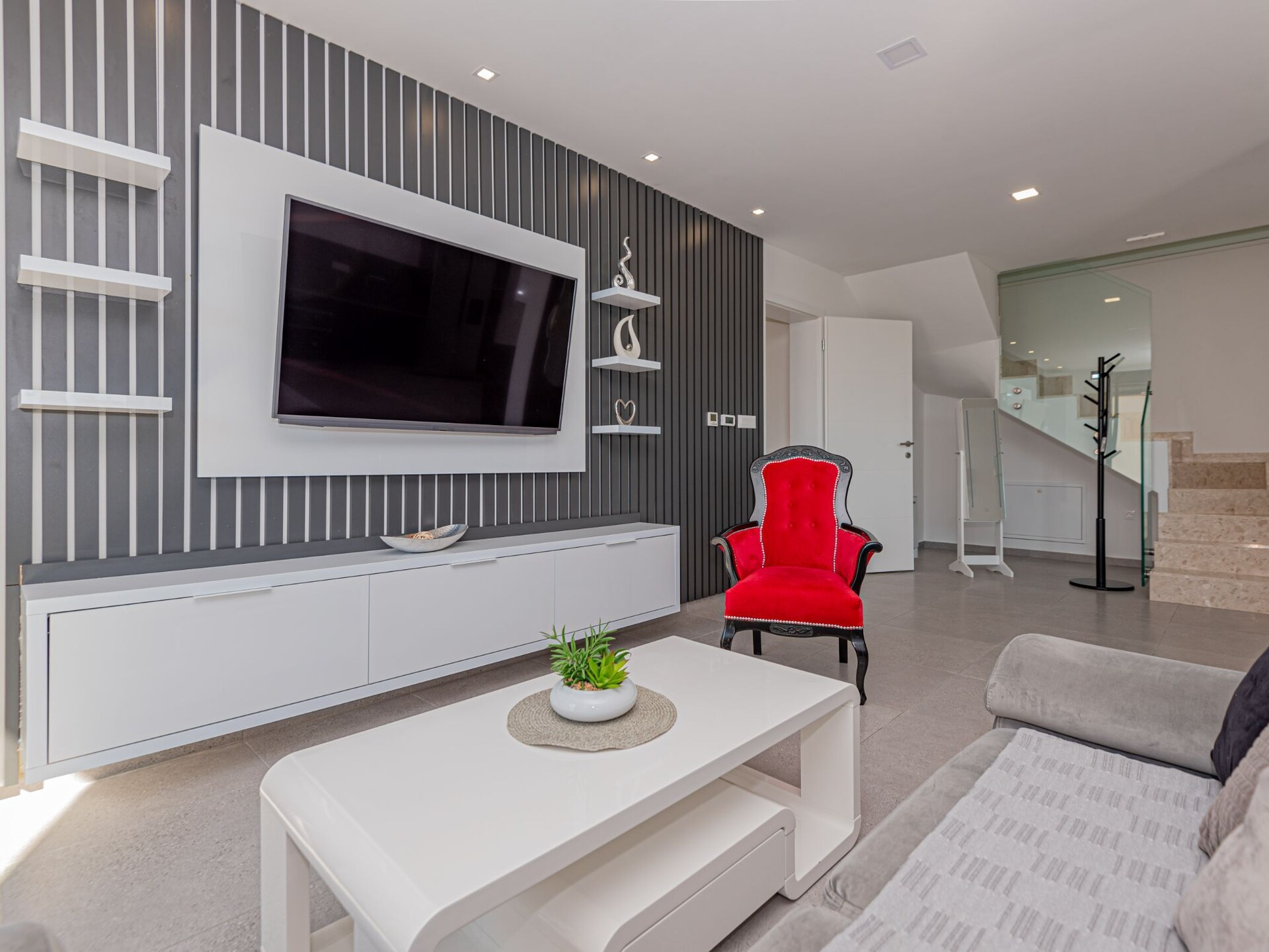 Luxe vier-slaapkamer villa met privézwembad in Vodice, vlakbij zee - foto 5