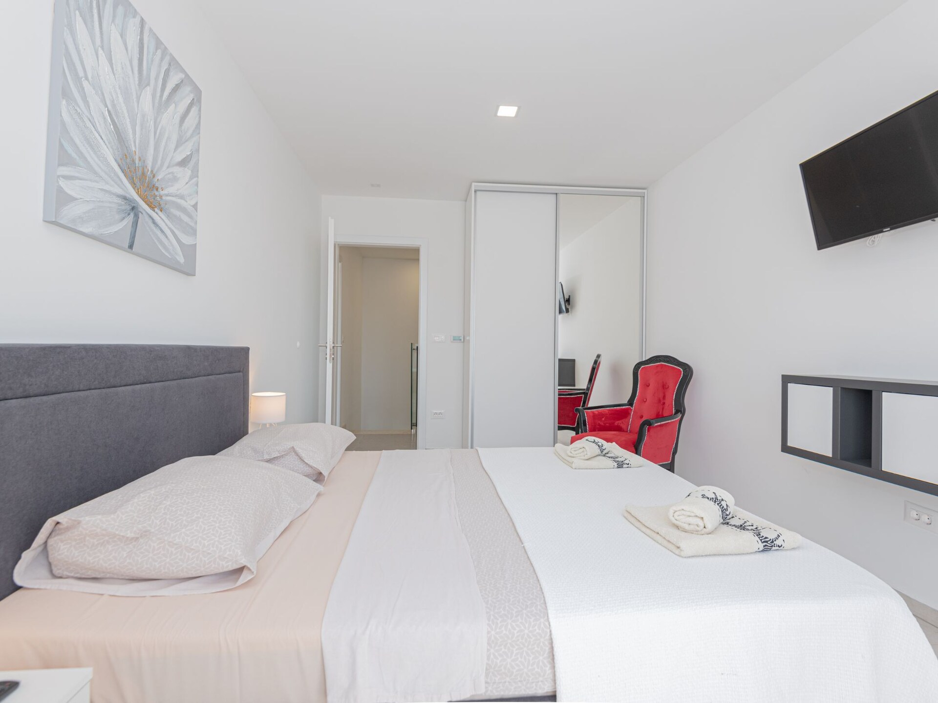 Luxe vier-slaapkamer villa met privézwembad in Vodice, vlakbij zee - foto 19
