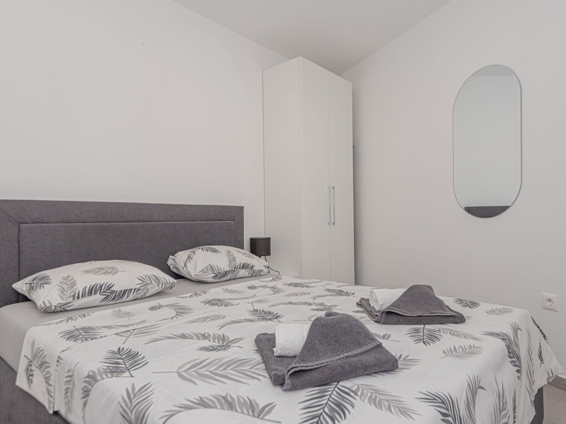 Luxe vier-slaapkamer villa met privézwembad in Vodice, vlakbij zee - foto 27