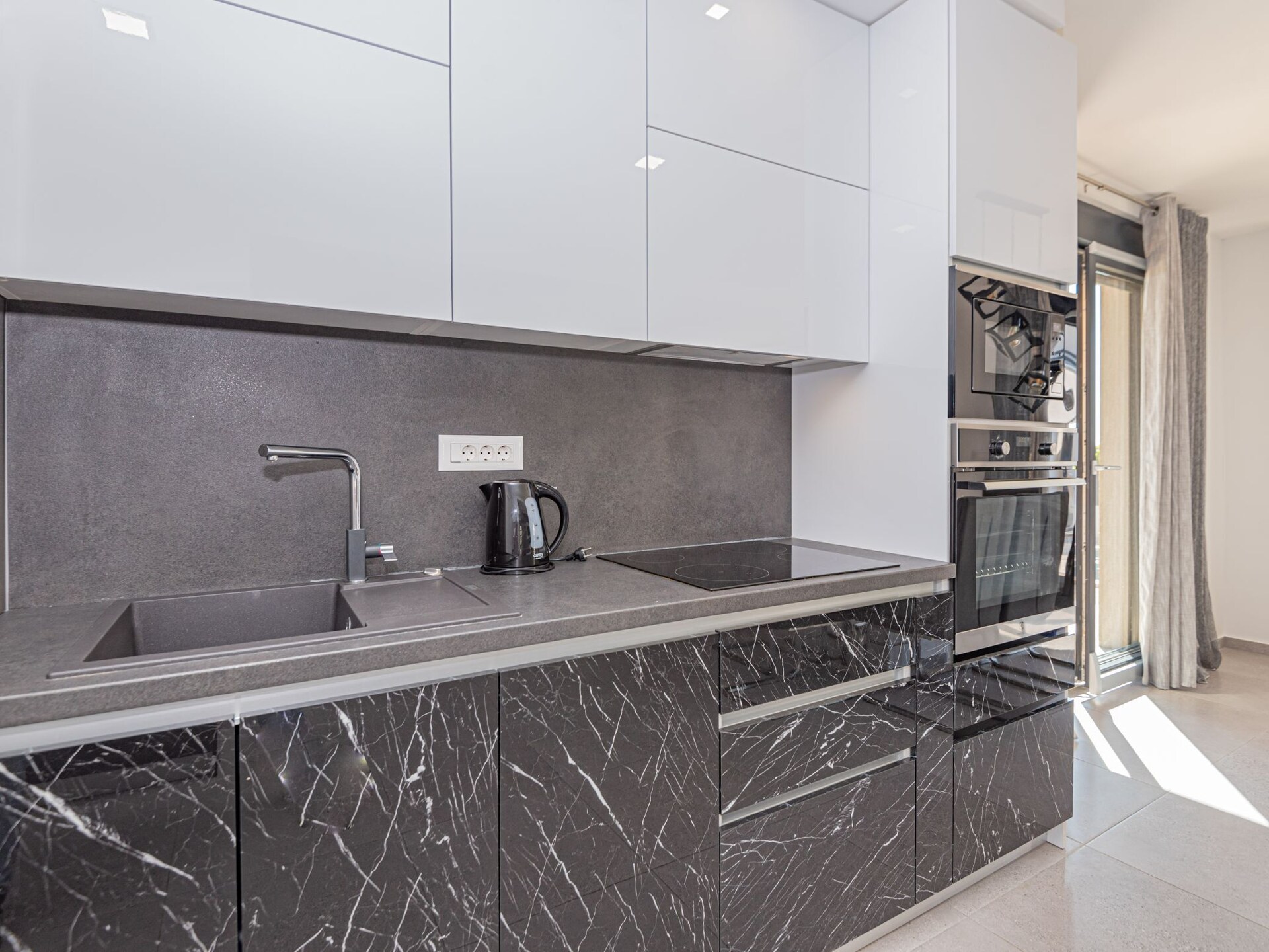 Luxe vier-slaapkamer villa met privézwembad in Vodice, vlakbij zee - foto 9
