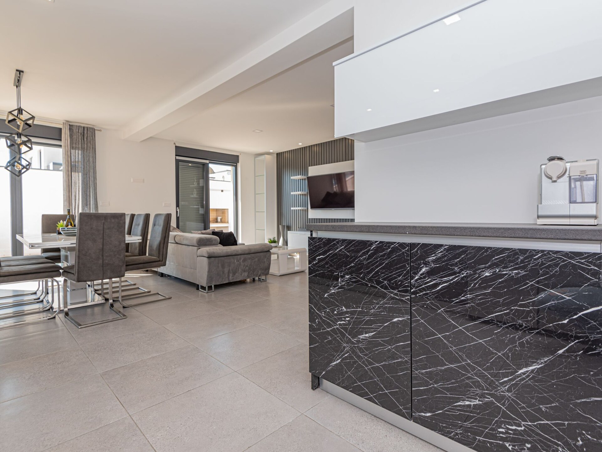 Luxe vier-slaapkamer villa met privézwembad in Vodice, vlakbij zee - foto 11
