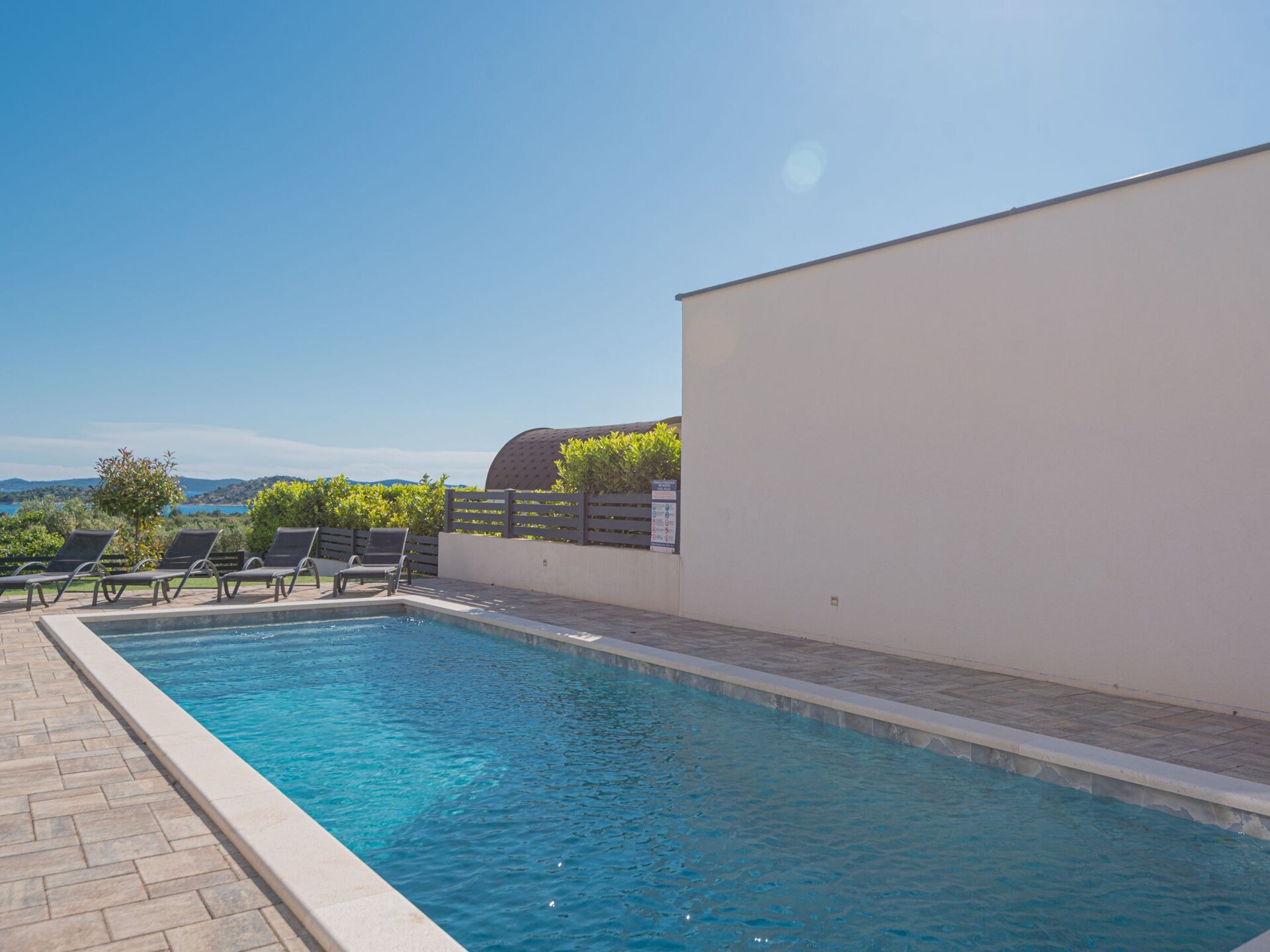 Luxe vier-slaapkamer villa met privézwembad in Vodice, vlakbij zee - foto 49