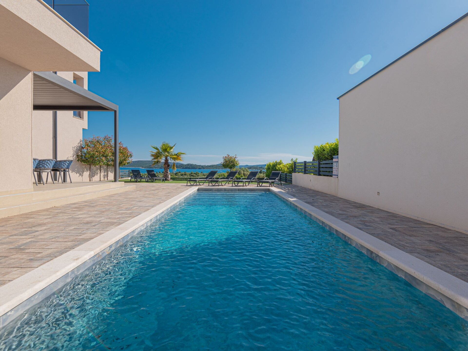 Luxe vier-slaapkamer villa met privézwembad in Vodice, vlakbij zee - foto 50