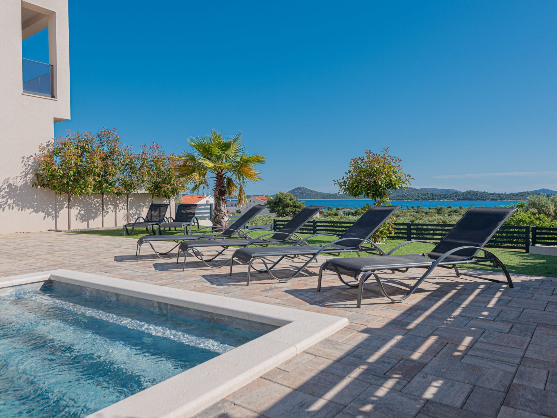 Luxe vier-slaapkamer villa met privézwembad in Vodice, vlakbij zee - foto 51