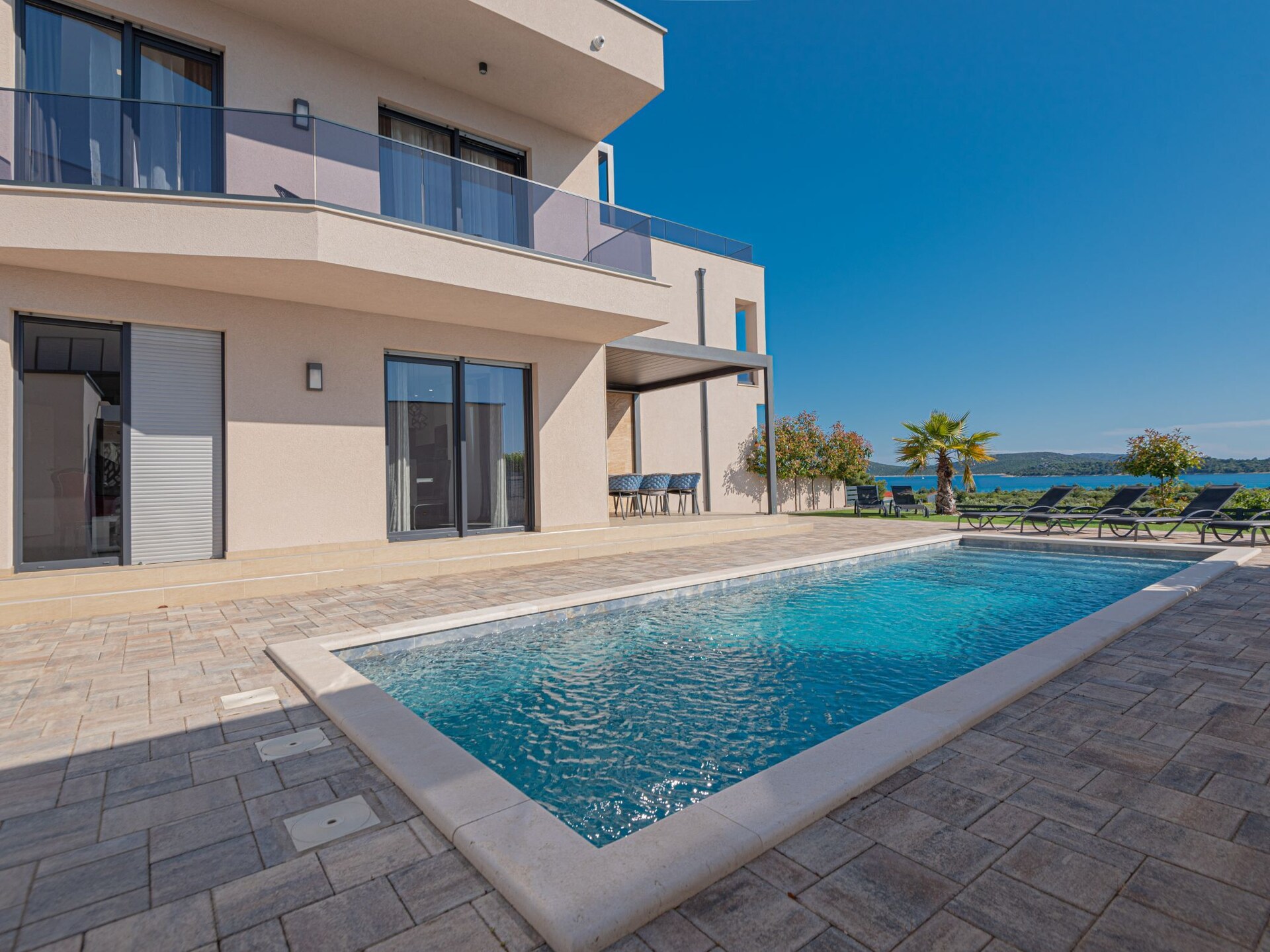 Luxe vier-slaapkamer villa met privézwembad in Vodice, vlakbij zee - foto 52