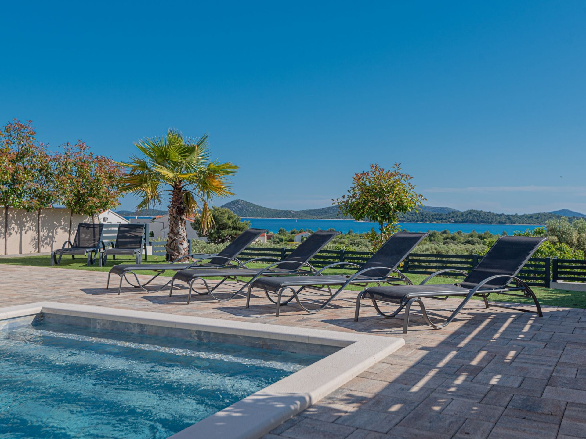 Luxe vier-slaapkamer villa met privézwembad in Vodice, vlakbij zee - foto 53