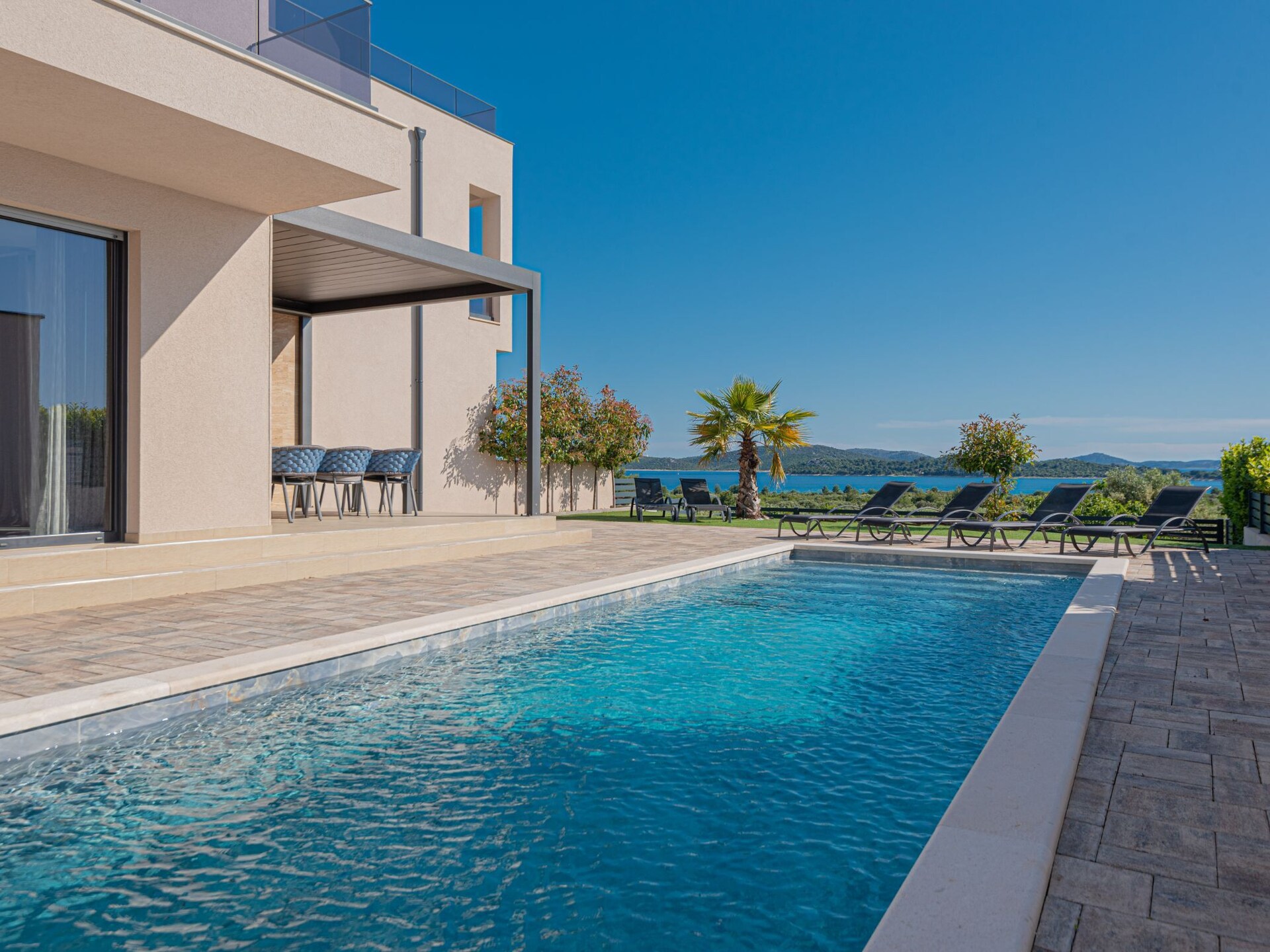 Luxe vier-slaapkamer villa met privézwembad in Vodice, vlakbij zee - foto 54