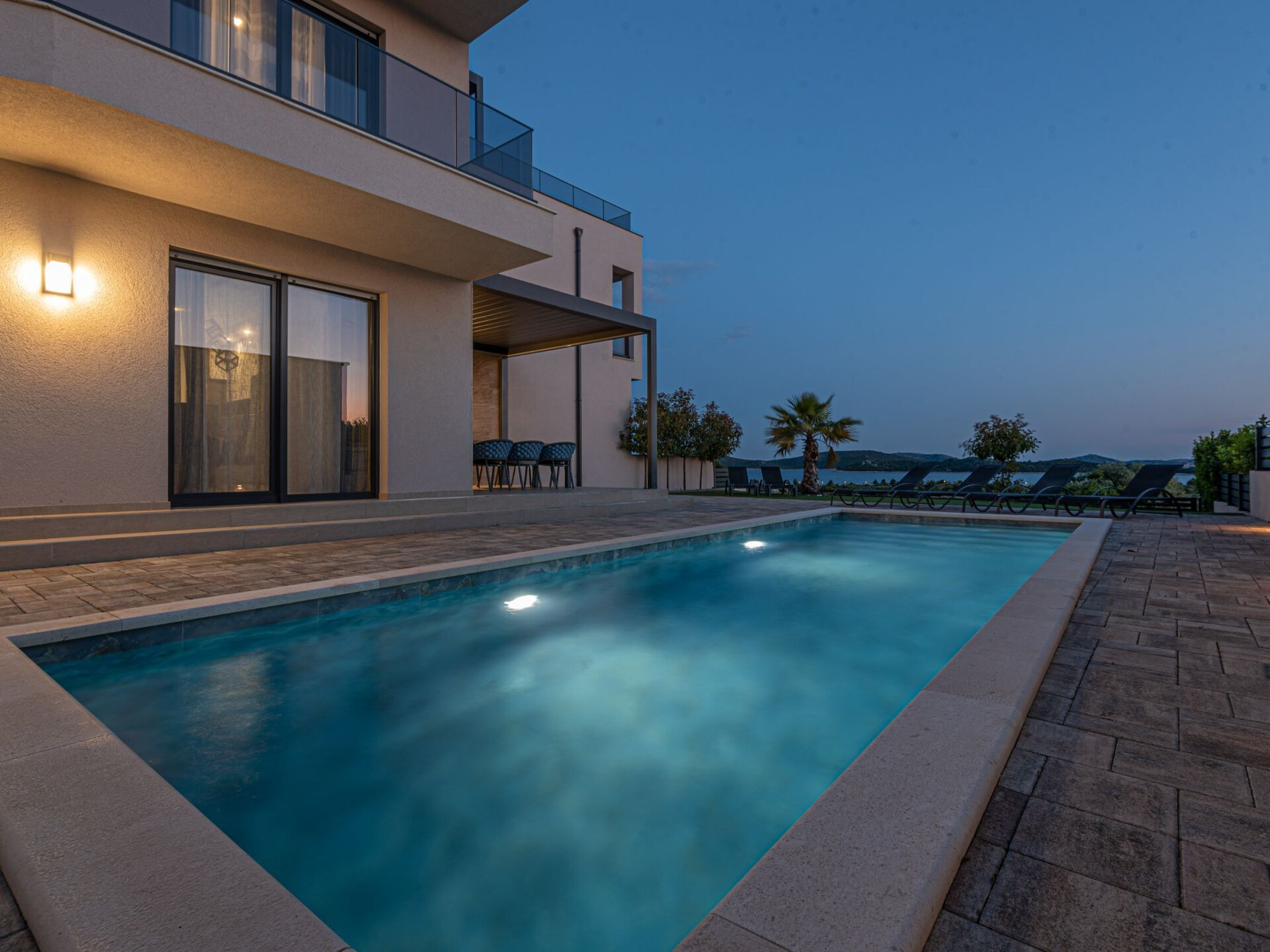 Luxe vier-slaapkamer villa met privézwembad in Vodice, vlakbij zee - foto 46