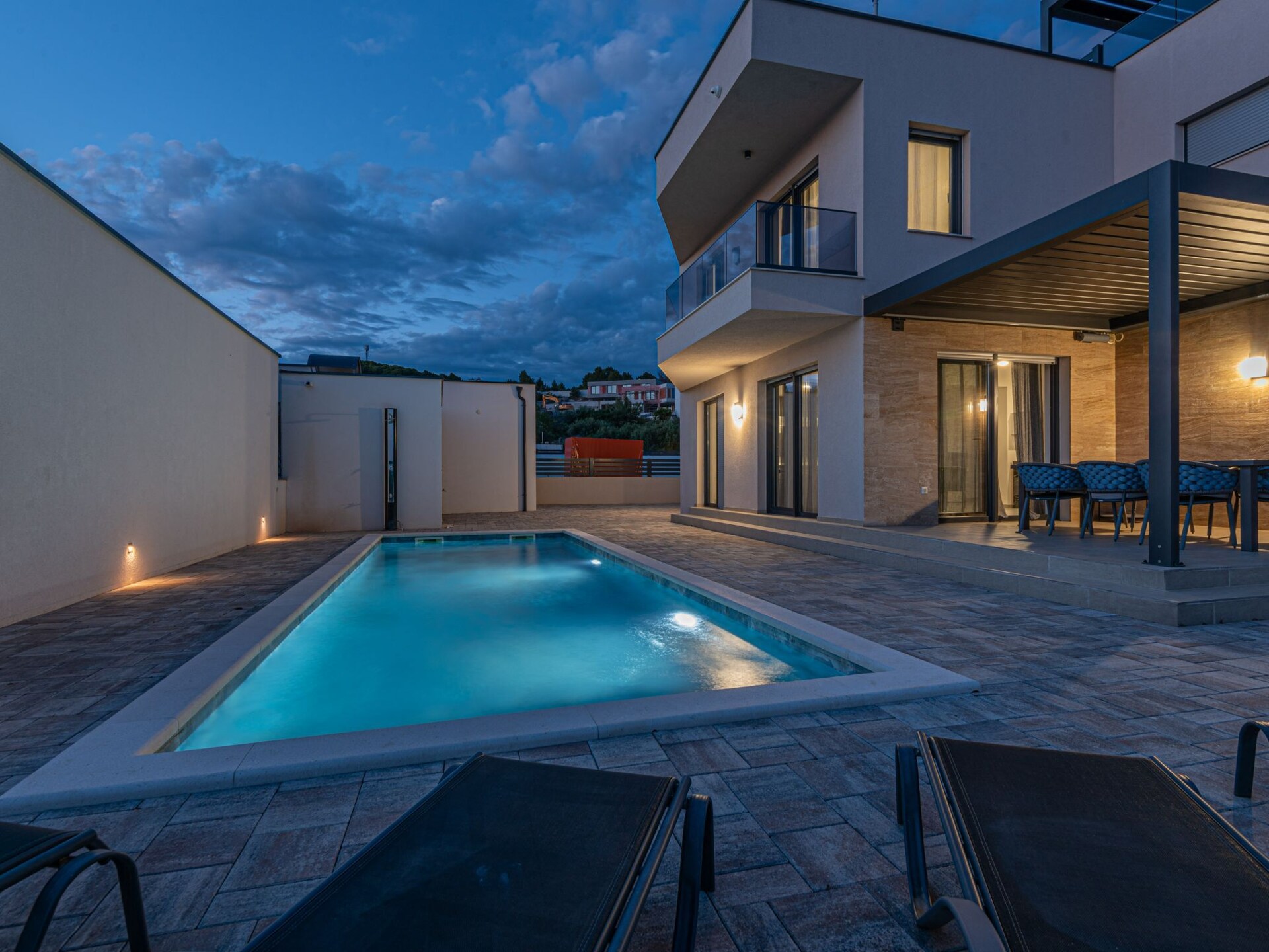 Luxe vier-slaapkamer villa met privézwembad in Vodice, vlakbij zee - foto 59