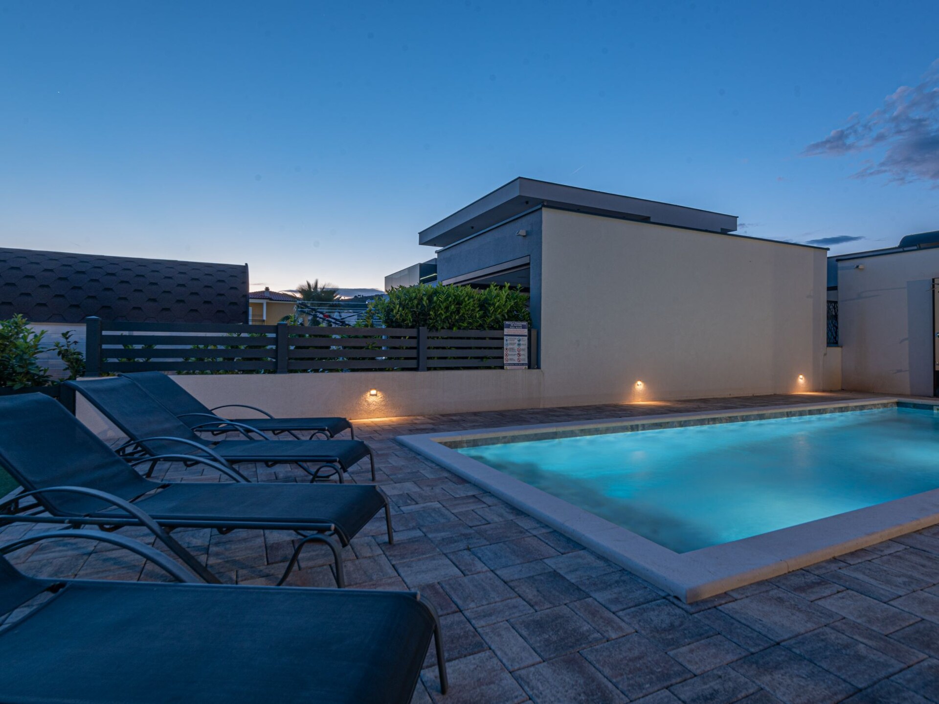 Luxe vier-slaapkamer villa met privézwembad in Vodice, vlakbij zee - foto 60