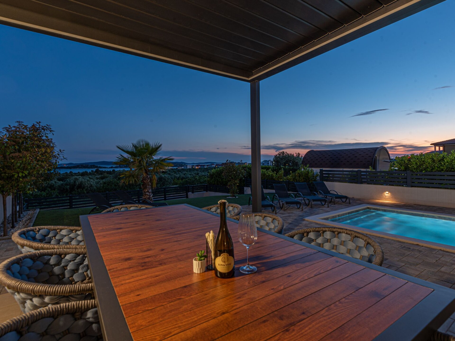 Luxe vier-slaapkamer villa met privézwembad in Vodice, vlakbij zee - foto 61