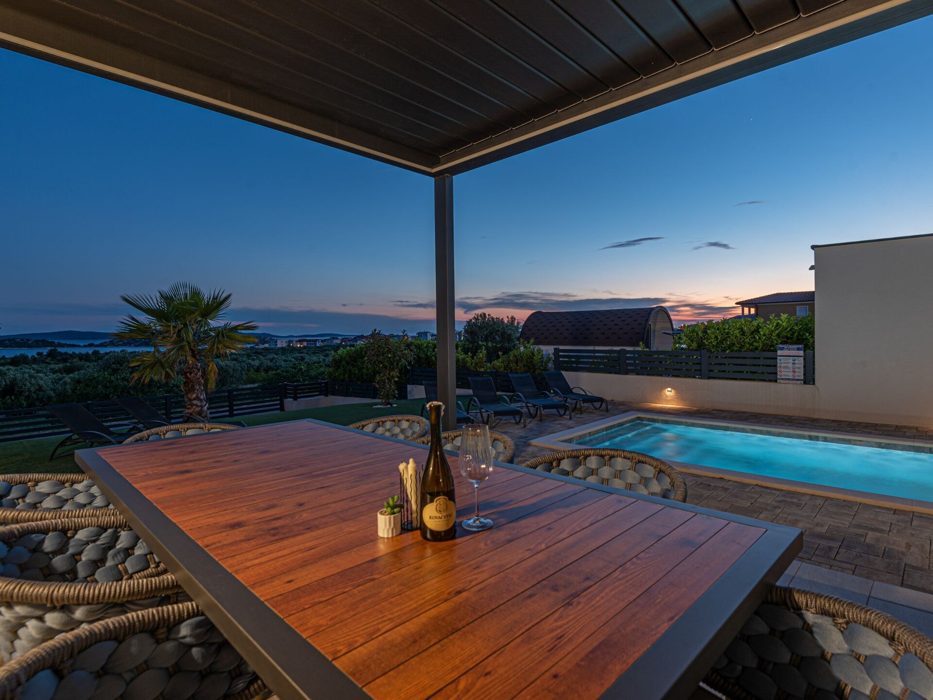 Luxe vier-slaapkamer villa met privézwembad in Vodice, vlakbij zee - foto 57