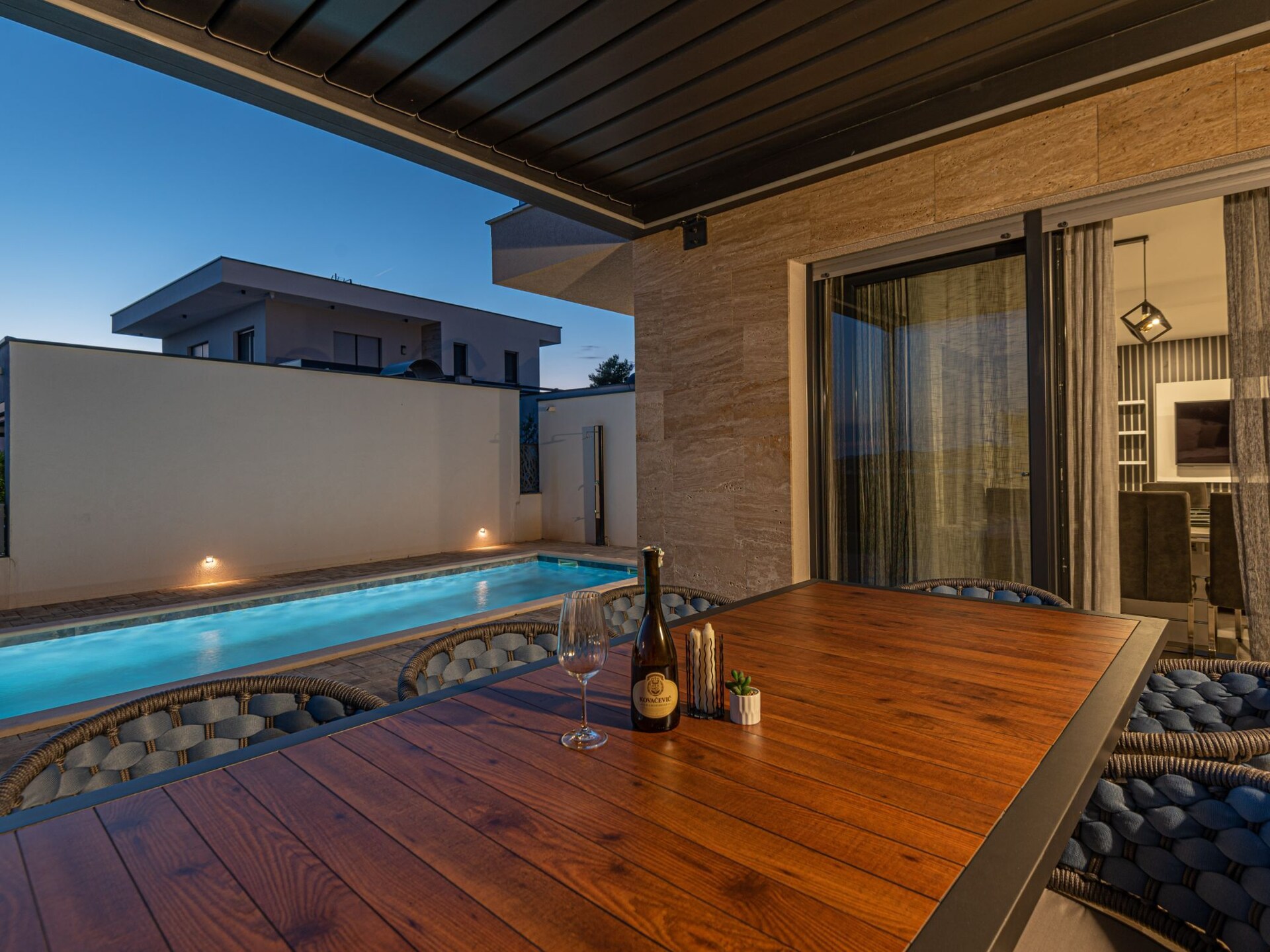 Luxe vier-slaapkamer villa met privézwembad in Vodice, vlakbij zee - foto 56