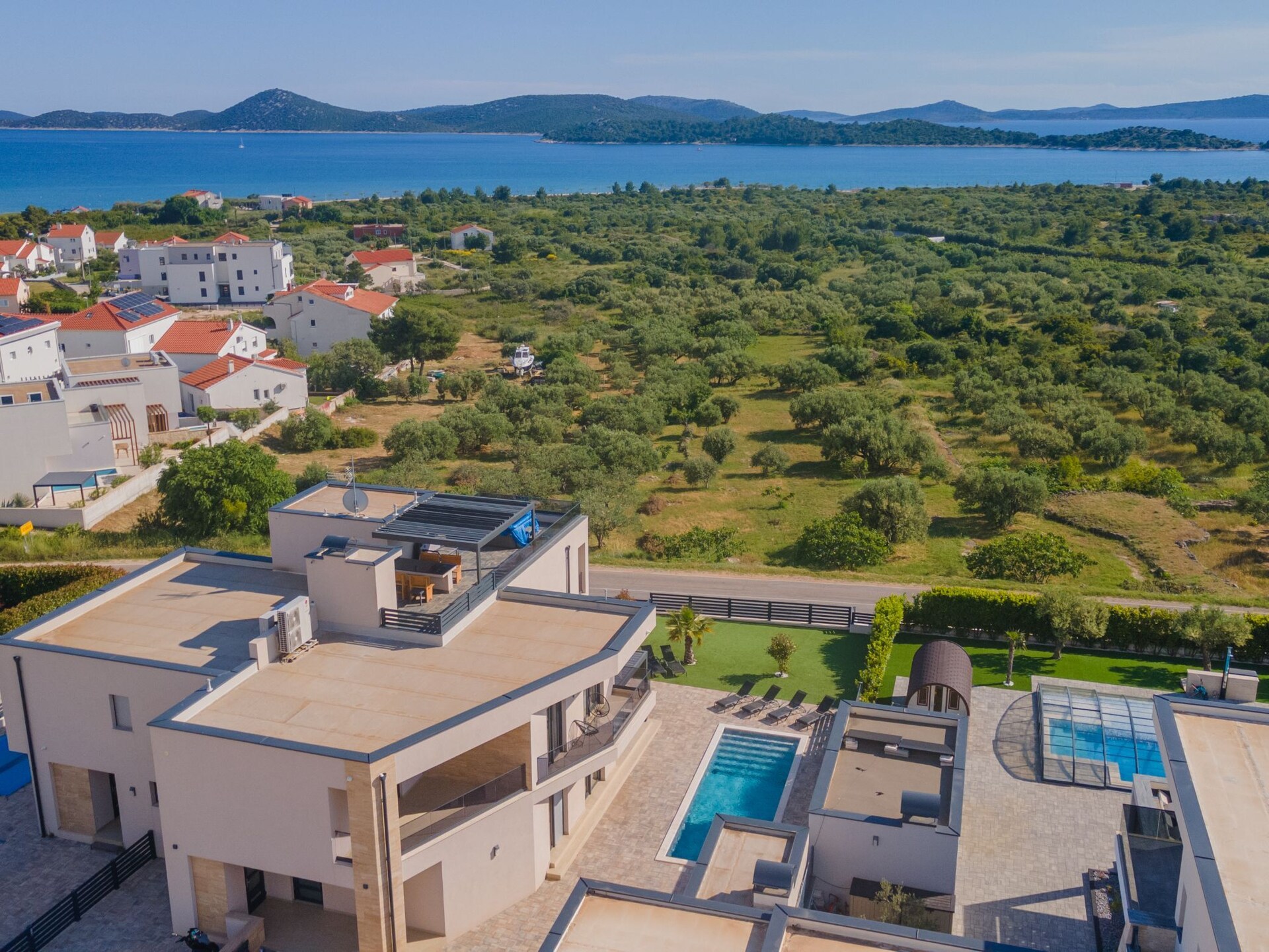 Luxe vier-slaapkamer villa met privézwembad in Vodice, vlakbij zee - foto 66
