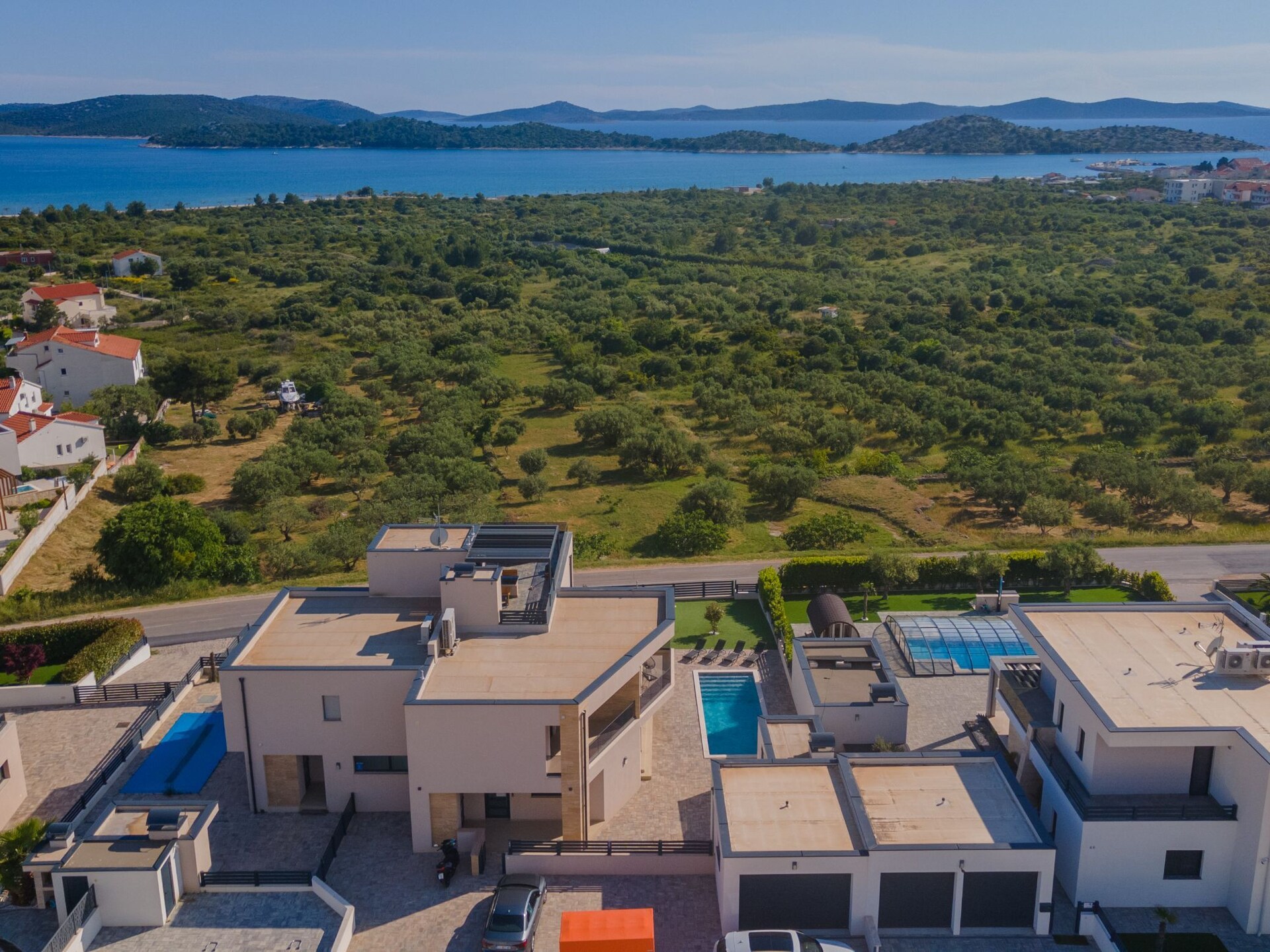 Luxe vier-slaapkamer villa met privézwembad in Vodice, vlakbij zee - foto 65
