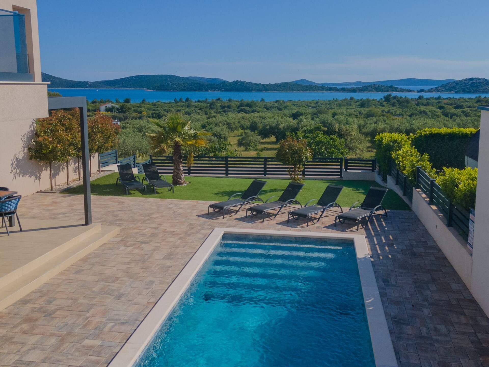 Luxe vier-slaapkamer villa met privézwembad in Vodice, vlakbij zee - foto 75