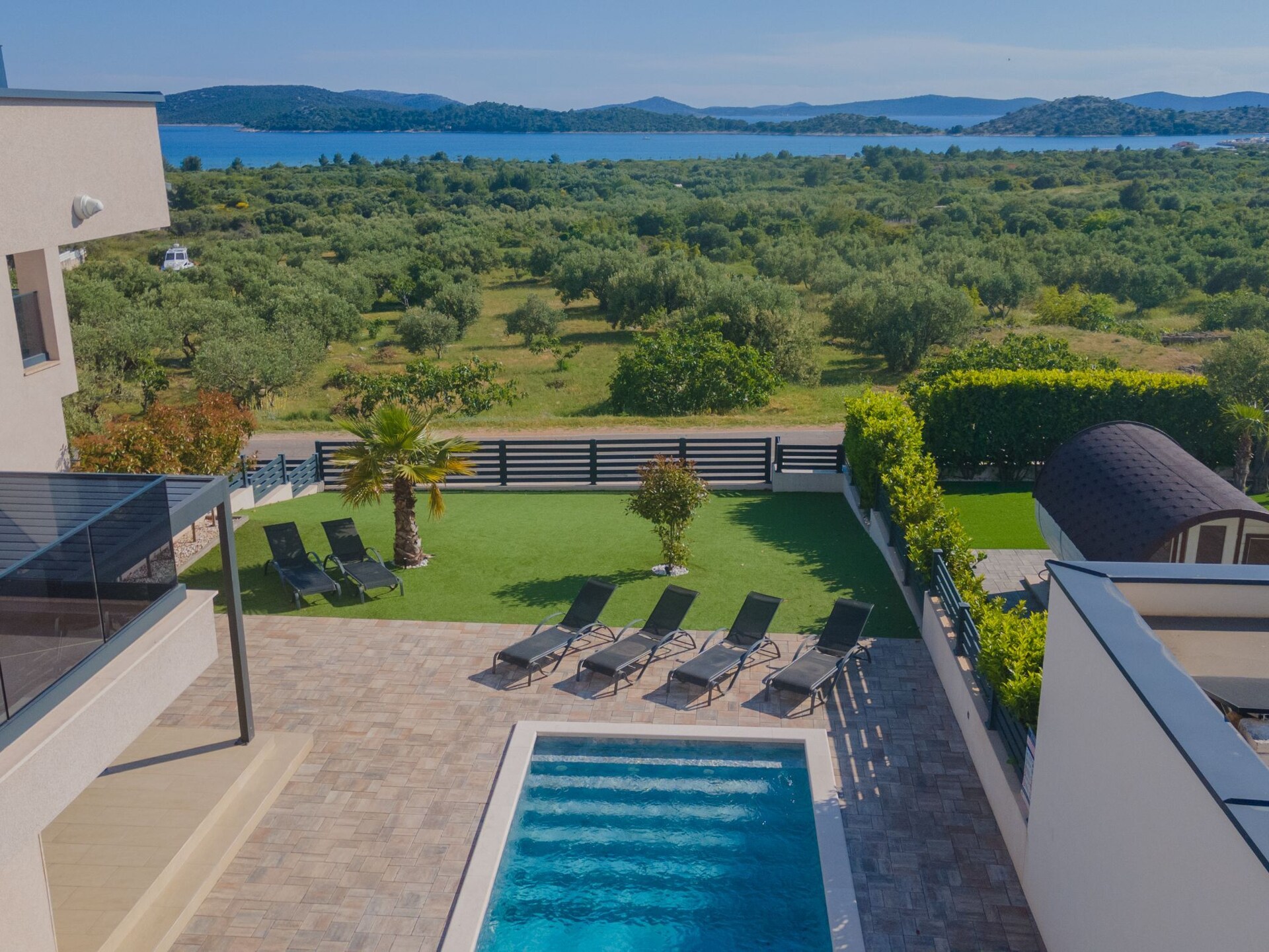 Luxe vier-slaapkamer villa met privézwembad in Vodice, vlakbij zee - foto 76