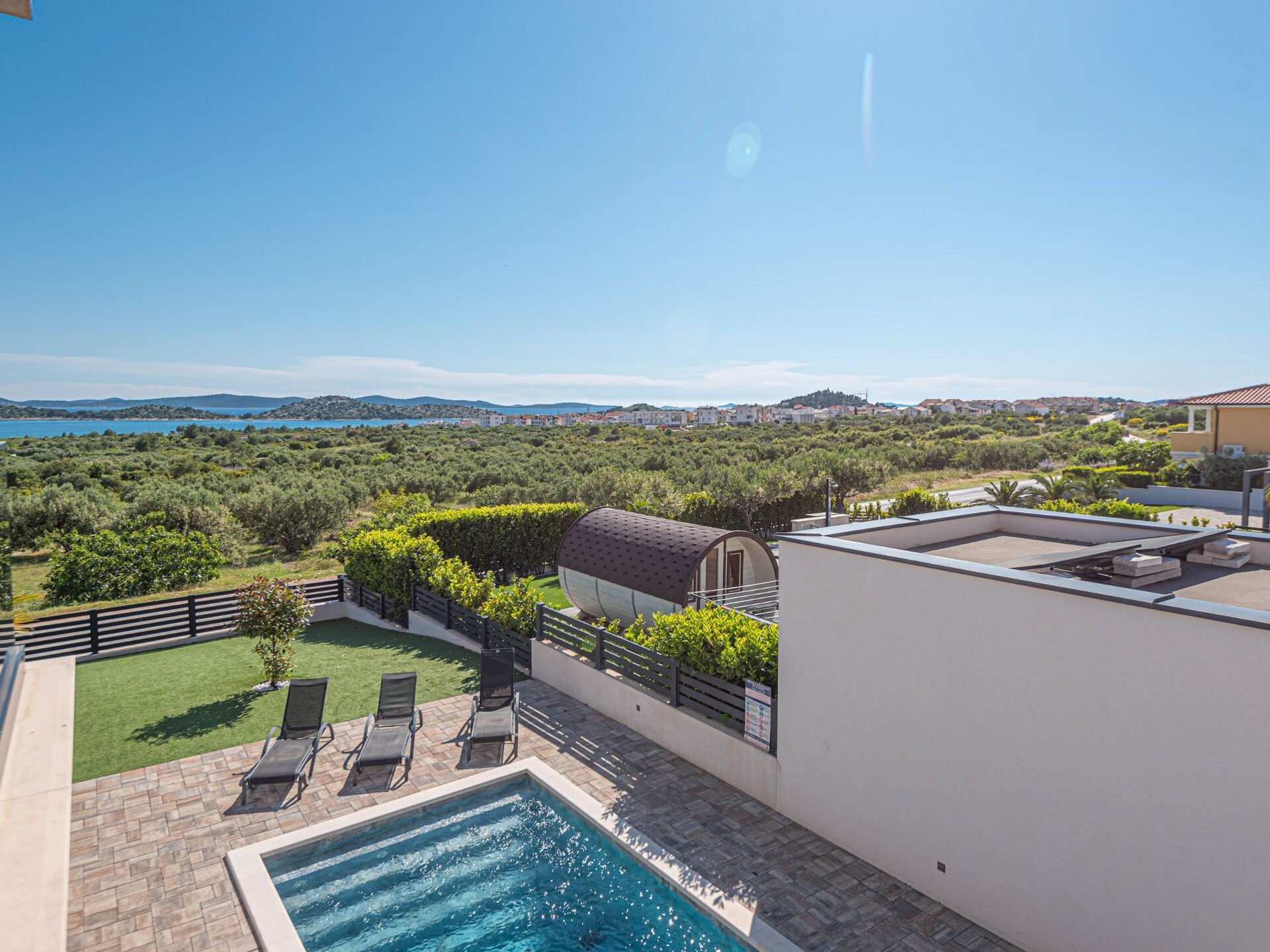 Luxe vier-slaapkamer villa met privézwembad in Vodice, vlakbij zee - foto 77