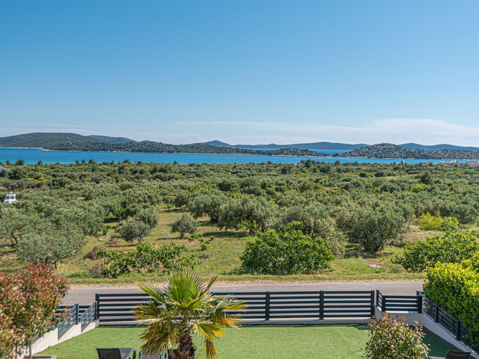 Luxe vier-slaapkamer villa met privézwembad in Vodice, vlakbij zee - foto 71