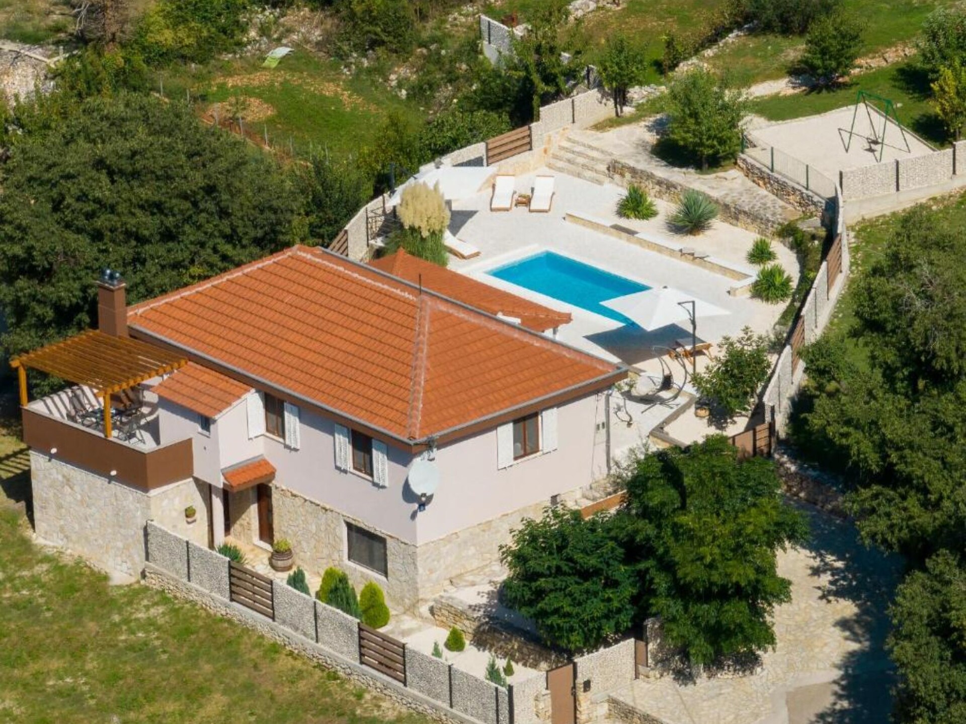 Ruime villa met privézwembad bij Drniš, vlakbij Krka Nationaal Park - foto 27